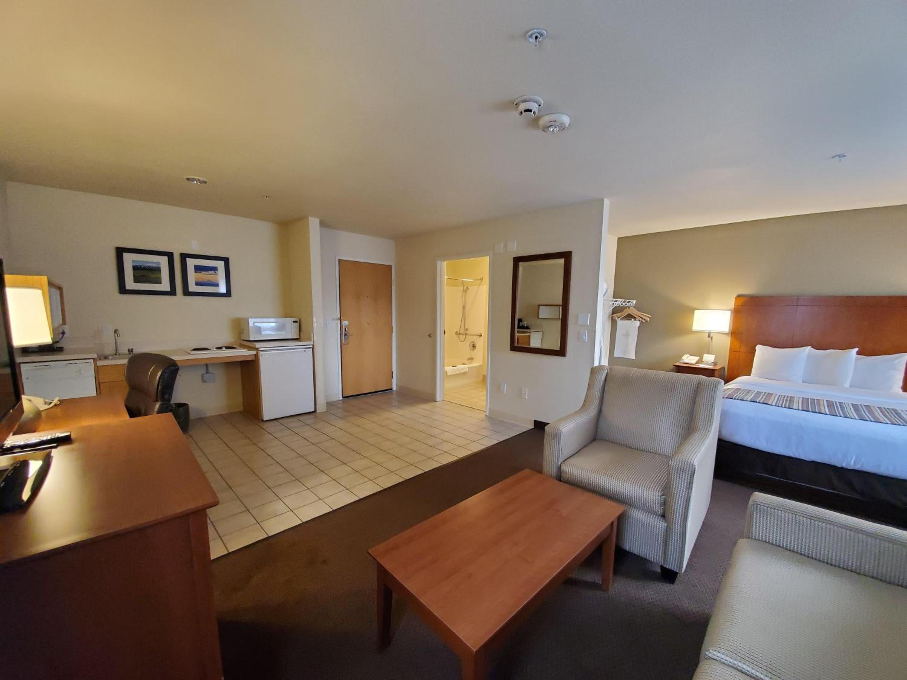 One-Bedroom Queen Suite - Disability Access/Non-Smoking - Photo 1