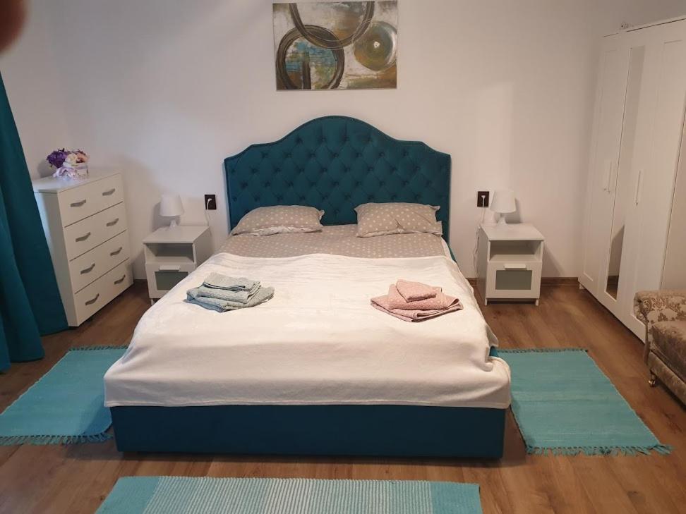 One-Bedroom Apartment - Photo 1