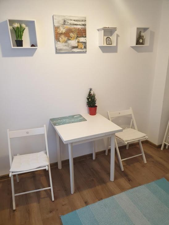 One-Bedroom Apartment - Photo 5