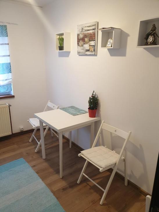 One-Bedroom Apartment - Photo 12
