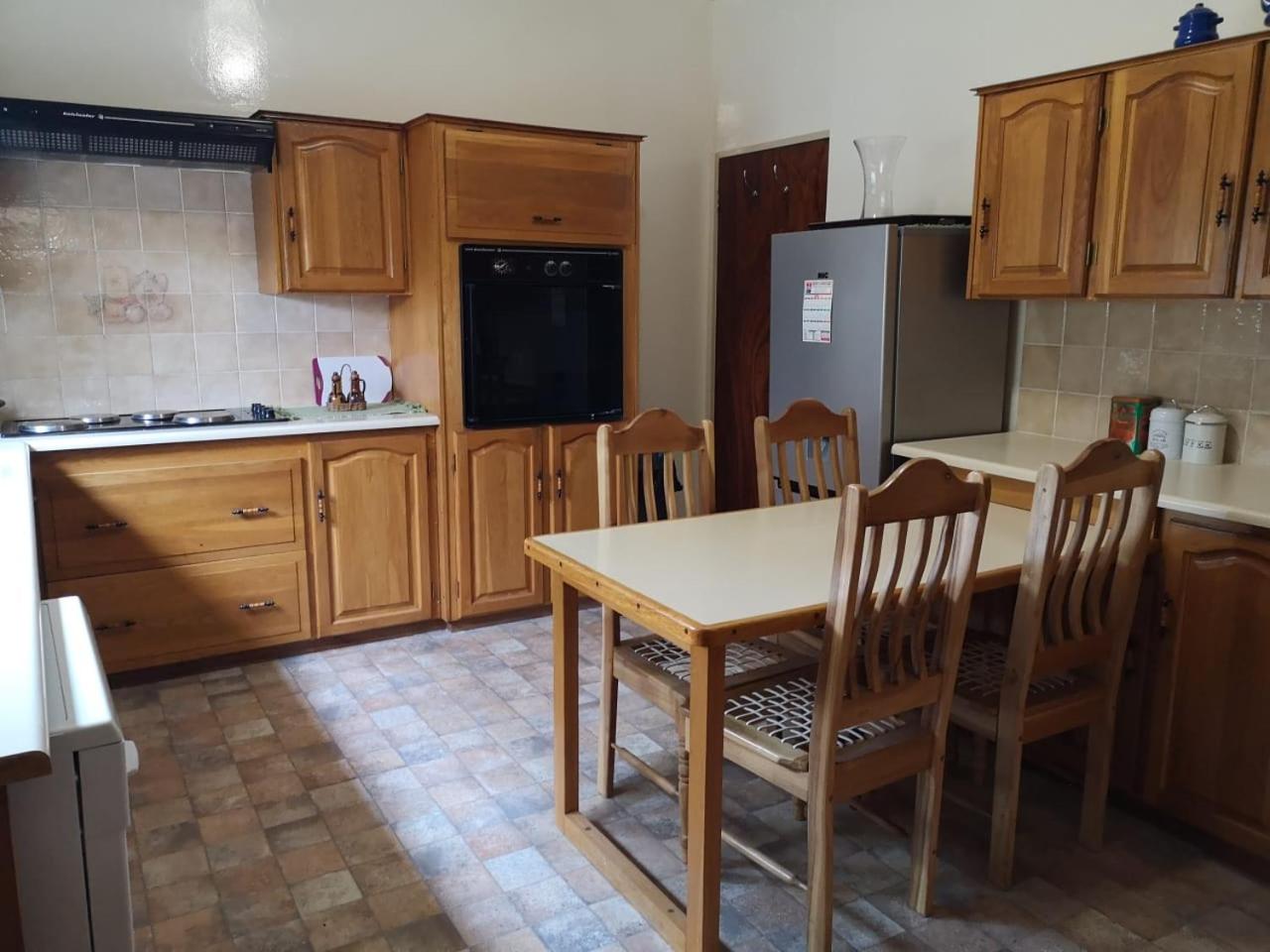 Five-Bedroom House - Photo 21