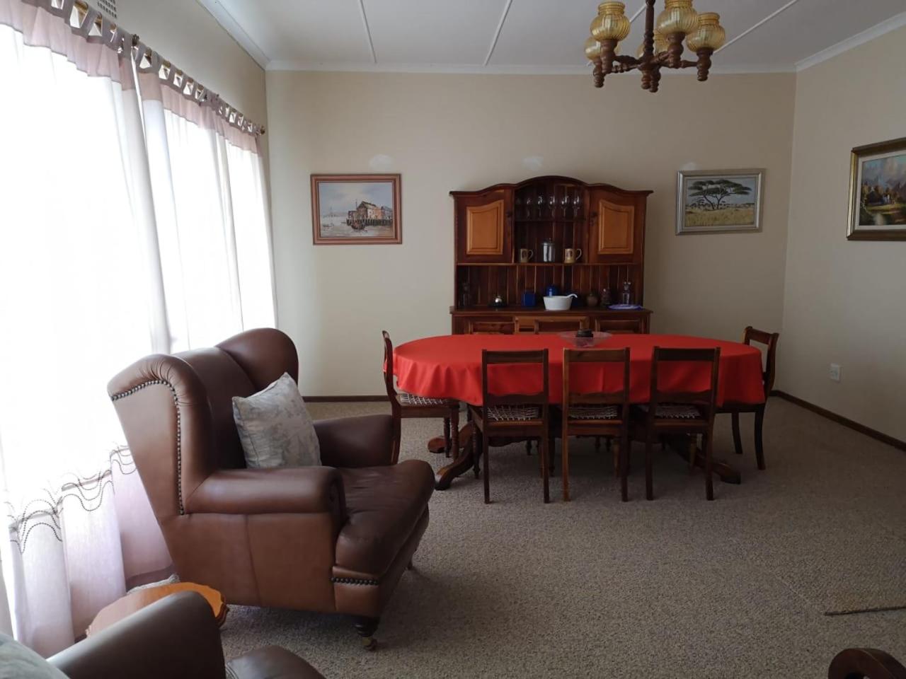 Five-Bedroom House - Photo 39