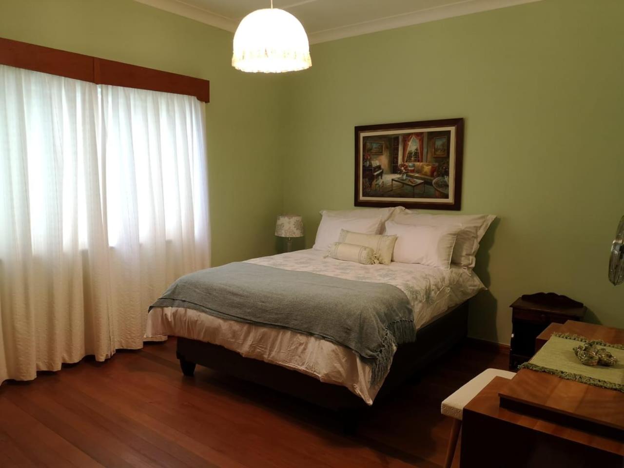 Five-Bedroom House - Photo 36