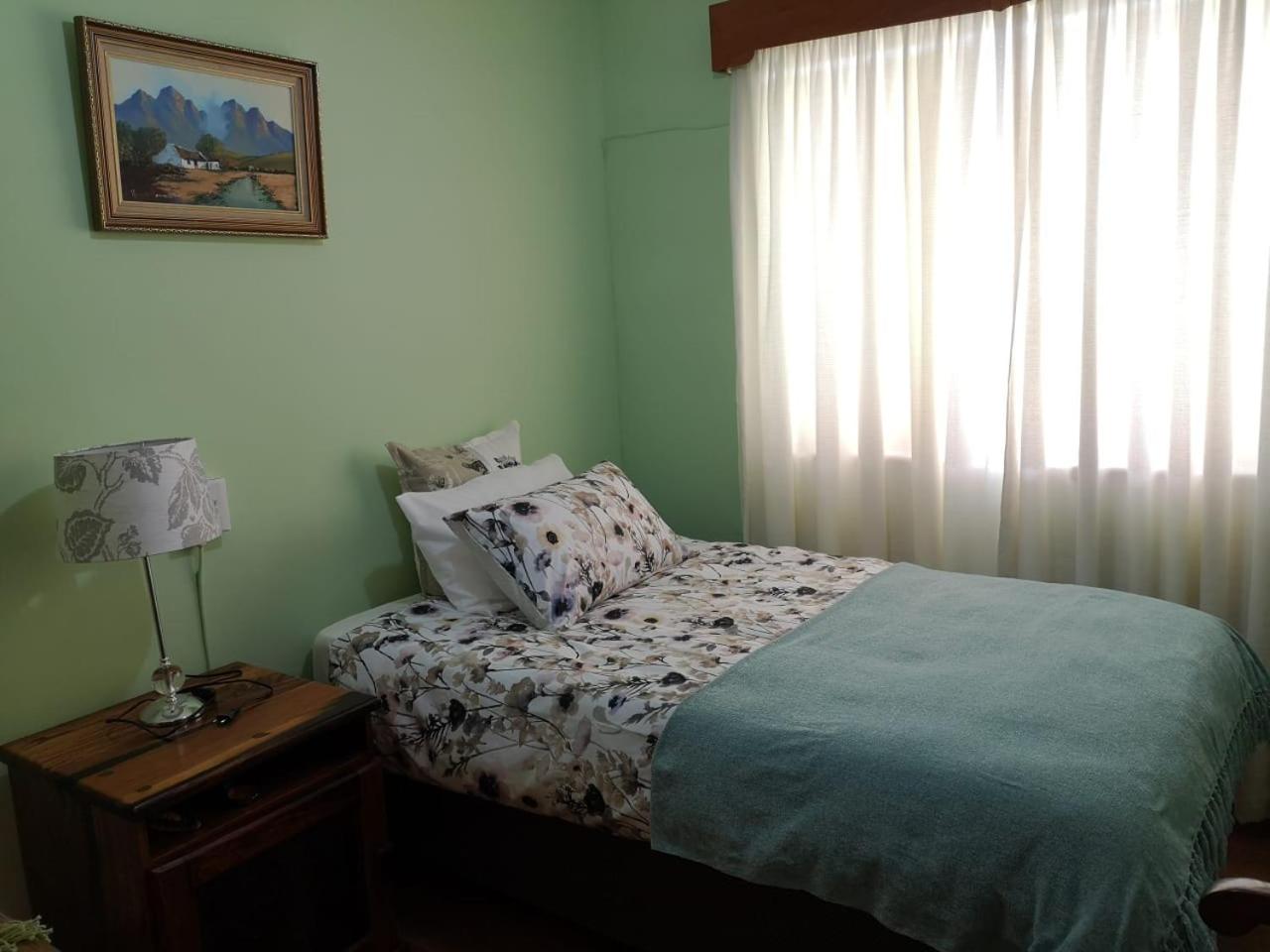 Five-Bedroom House - Photo 35