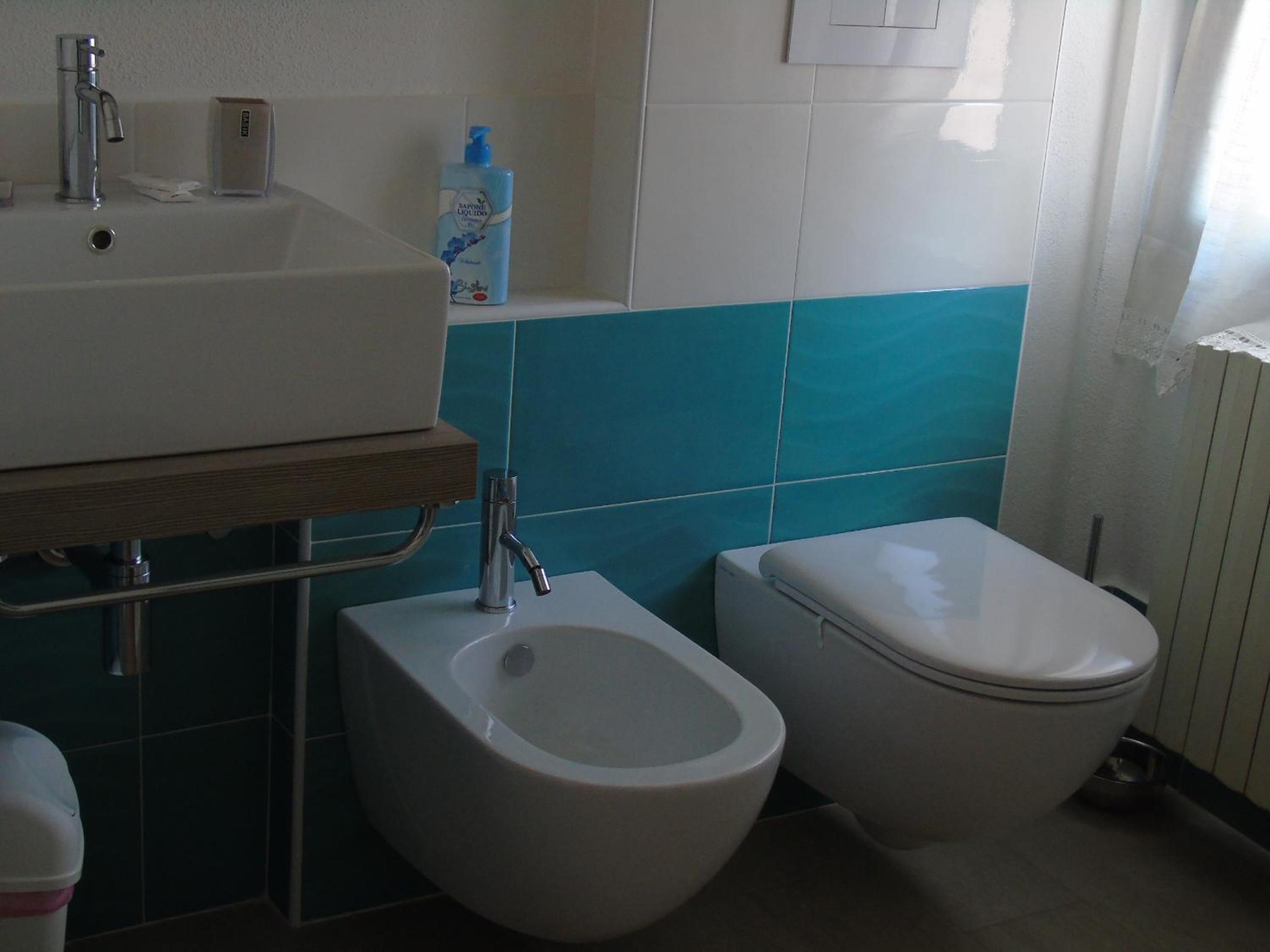 Double Room with Private Bathroom - Photo 4