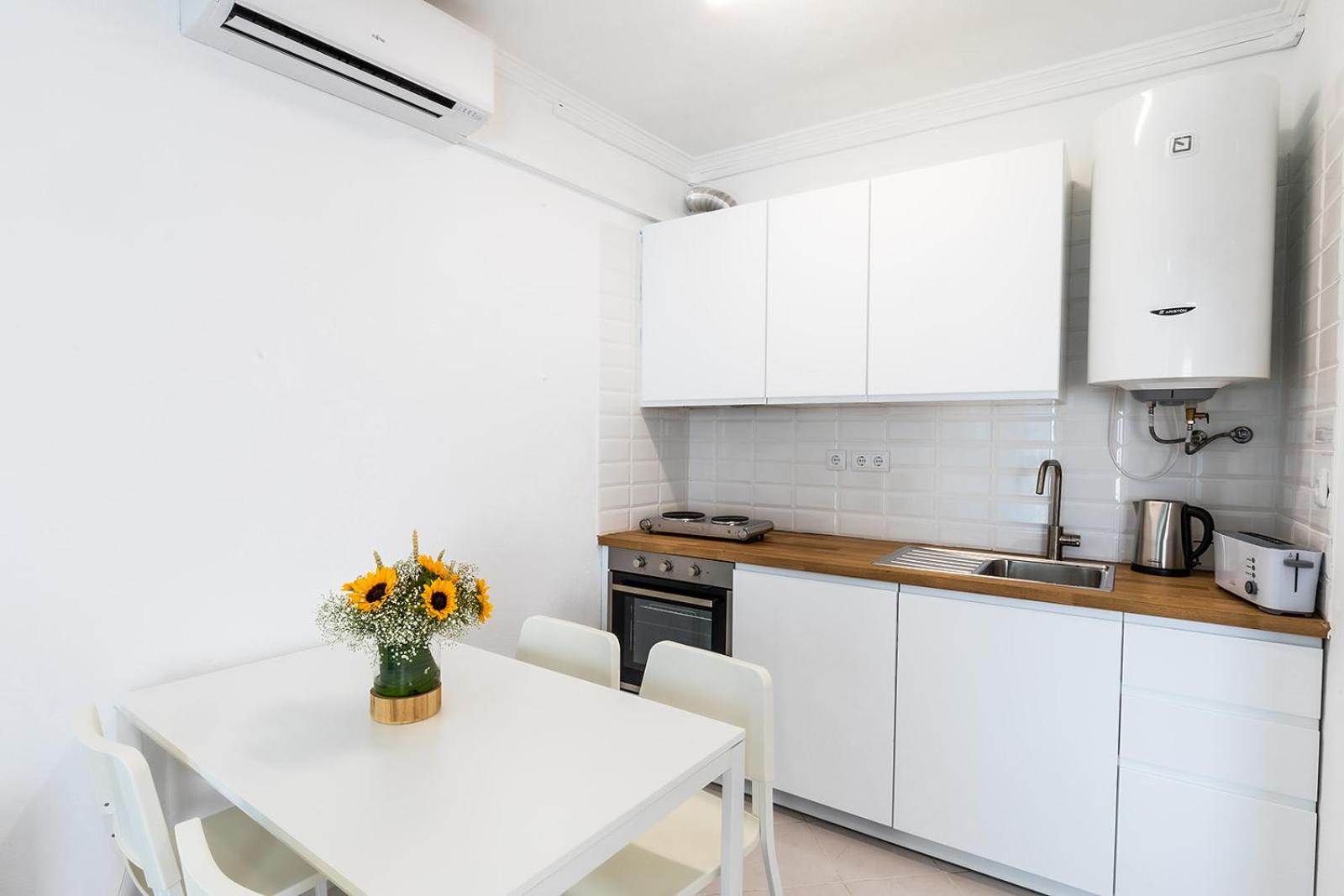 Studio Apartment - Photo 13