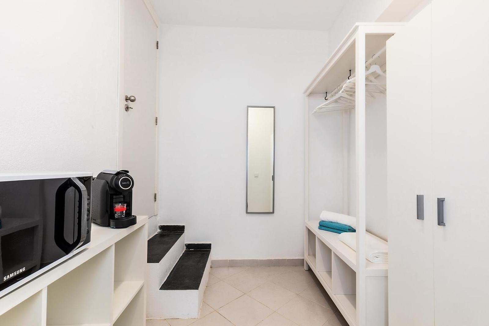 Studio Apartment - Photo 12