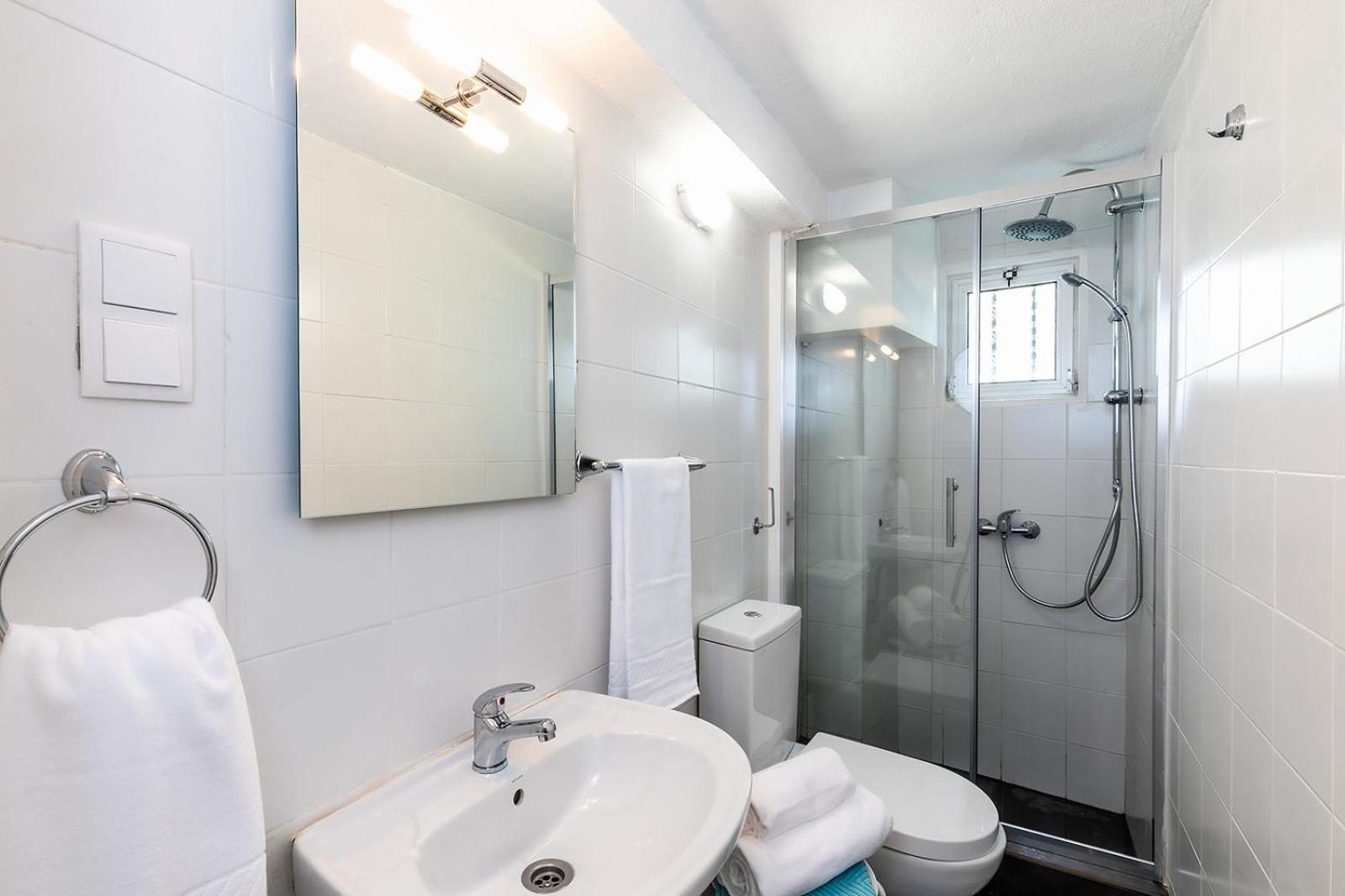 Studio Apartment - Photo 11