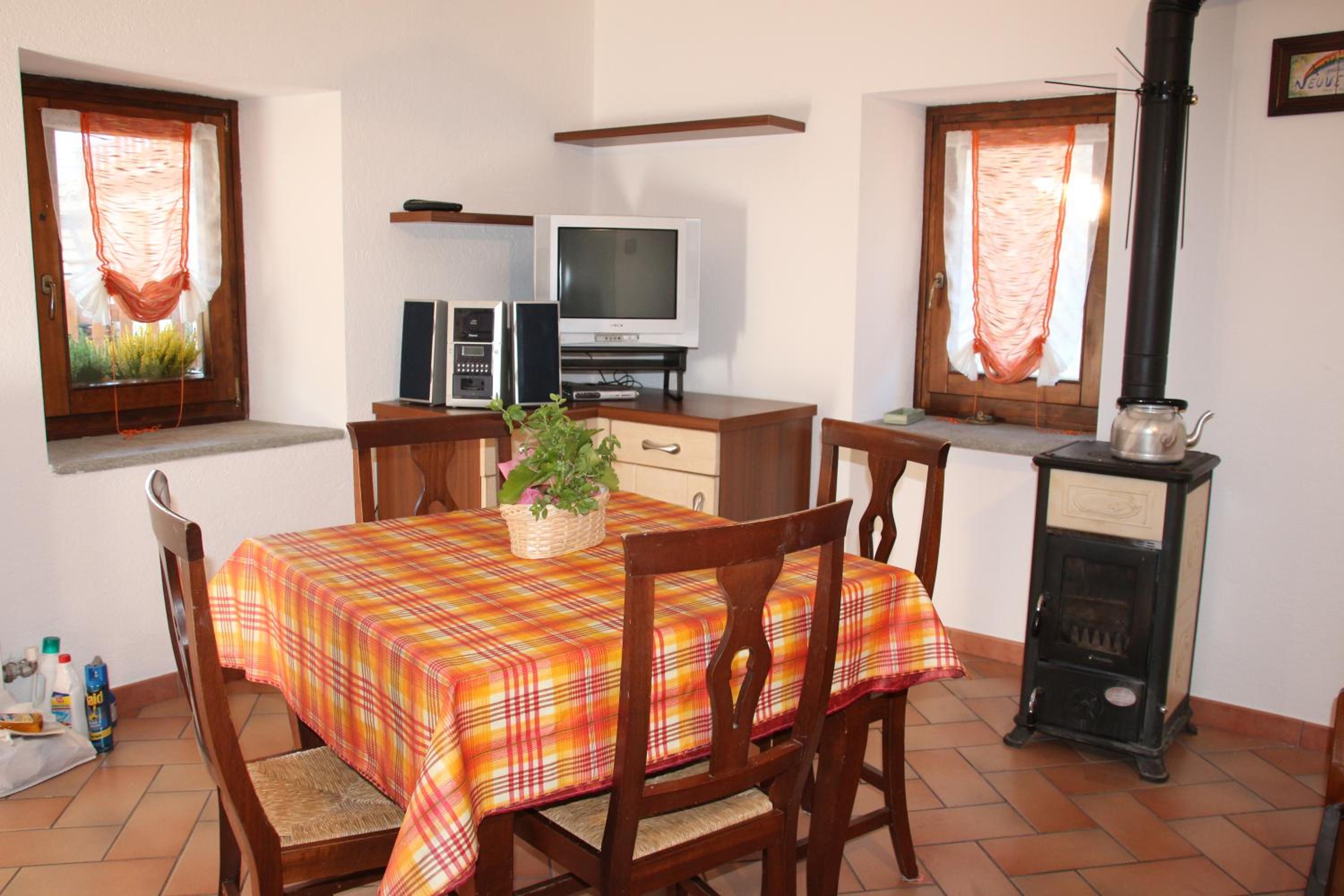 Apartment with Mountain View photo 2