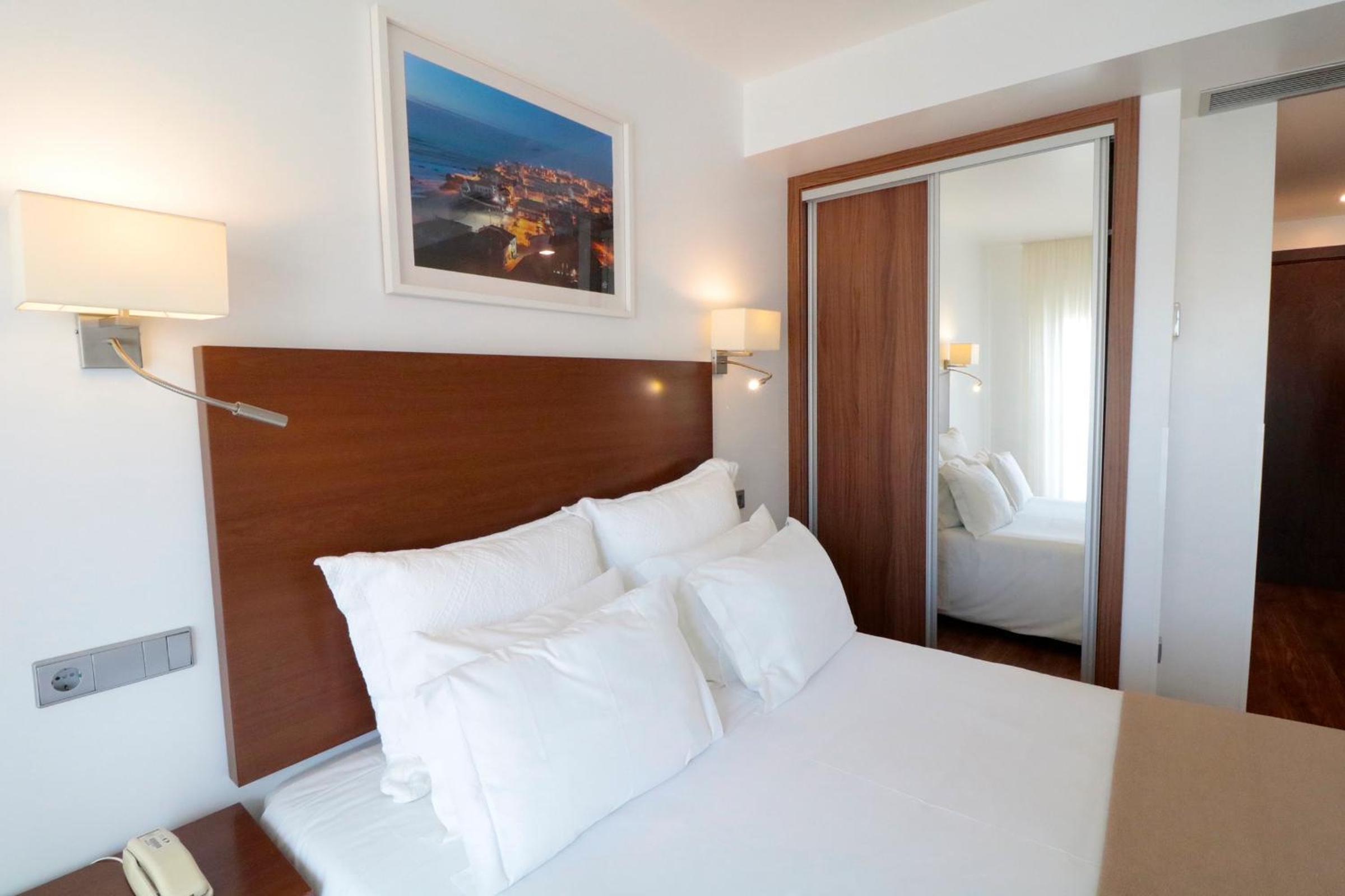 Budget Double Room with Inside View - Photo 6