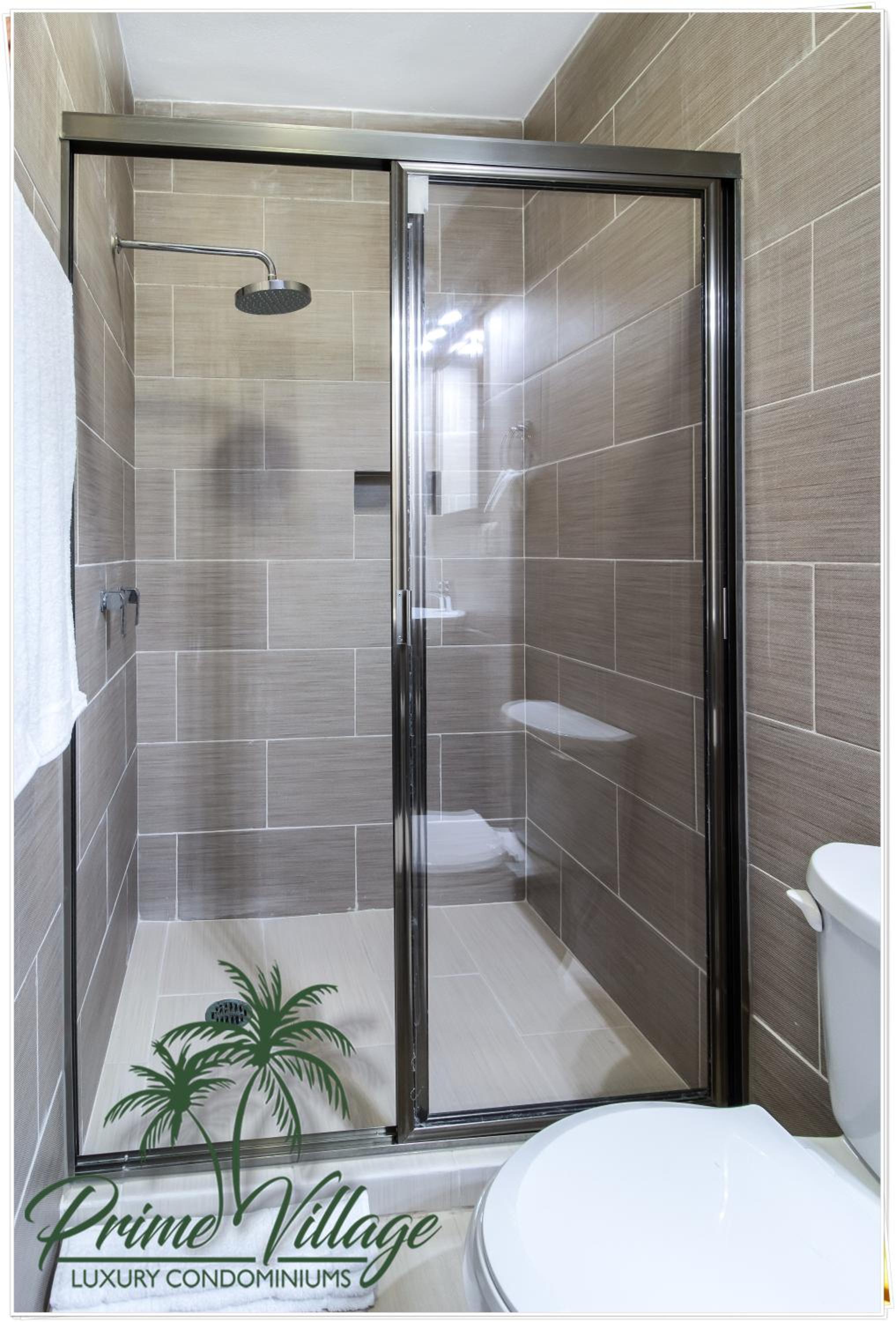 Deluxe Family Suite - Photo 4
