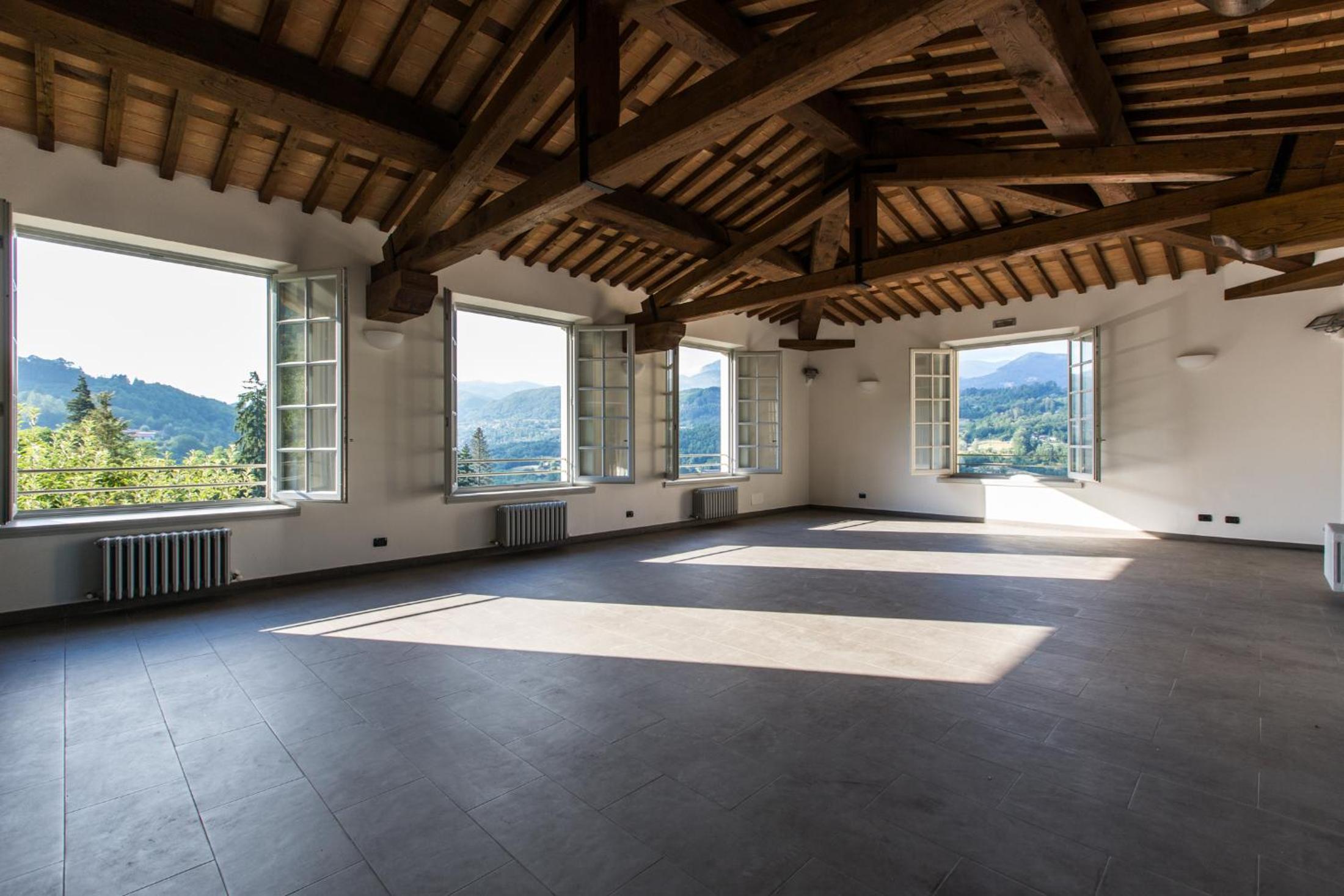 Seven-Bedroom Villa on Four Floors photo 1