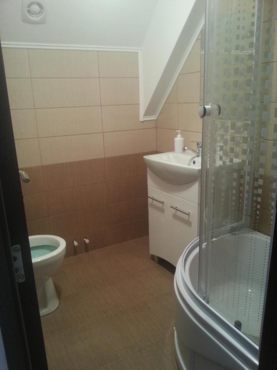 Double Room with Private Bathroom - Photo 2