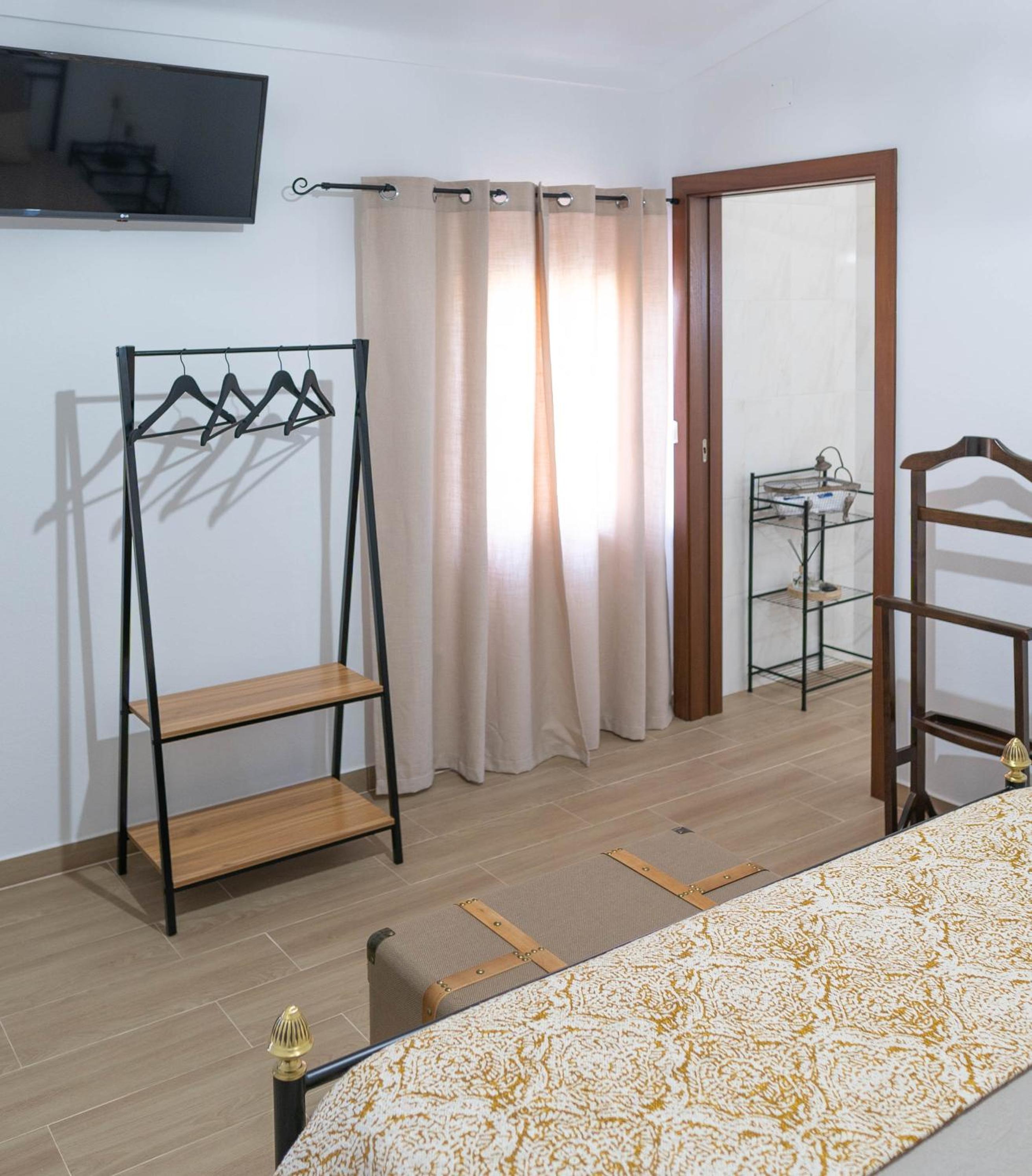 Double Room with Garden View - Photo 3