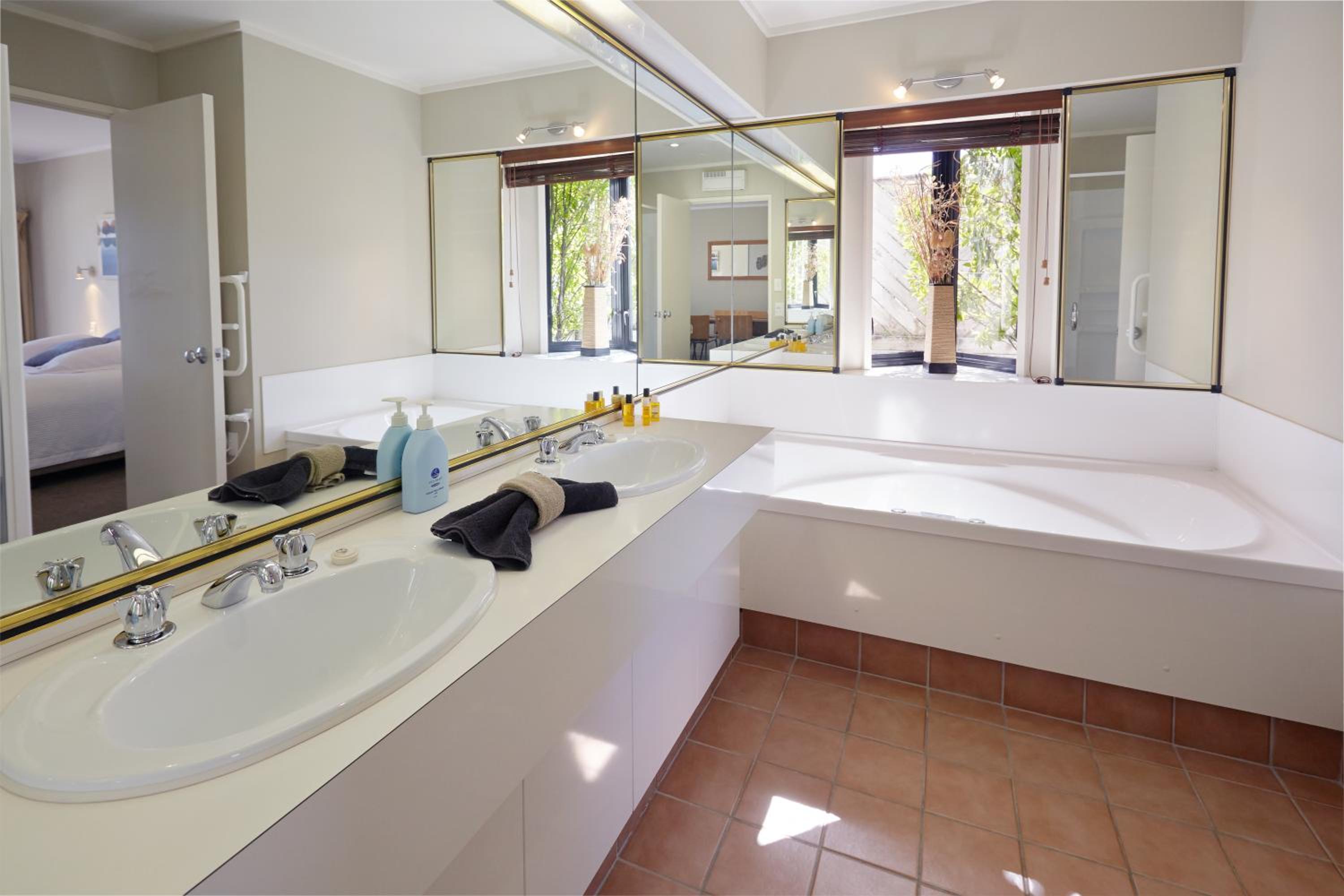 Two-Bedroom Apartment with Sea View - Ground Floor photo 3