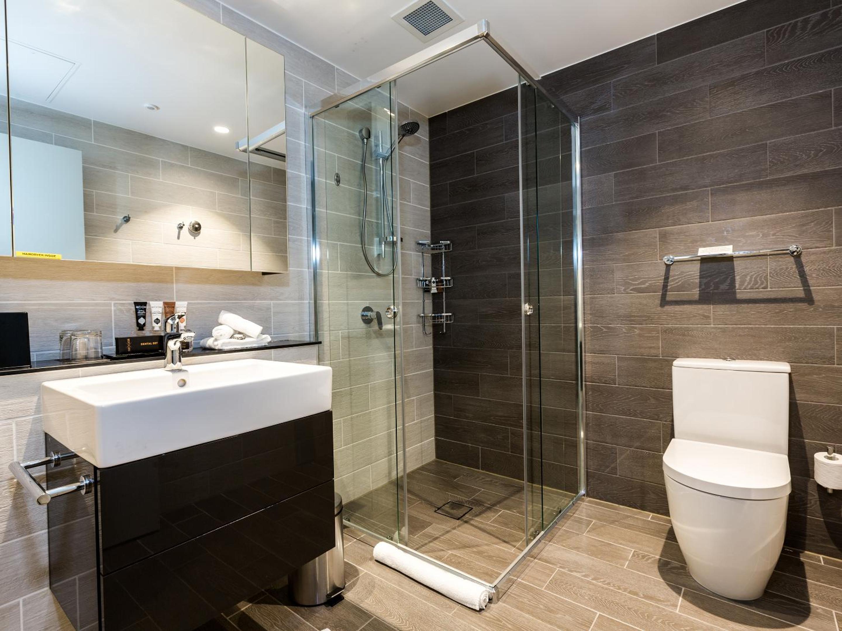 Studio Suite with Airport Facing