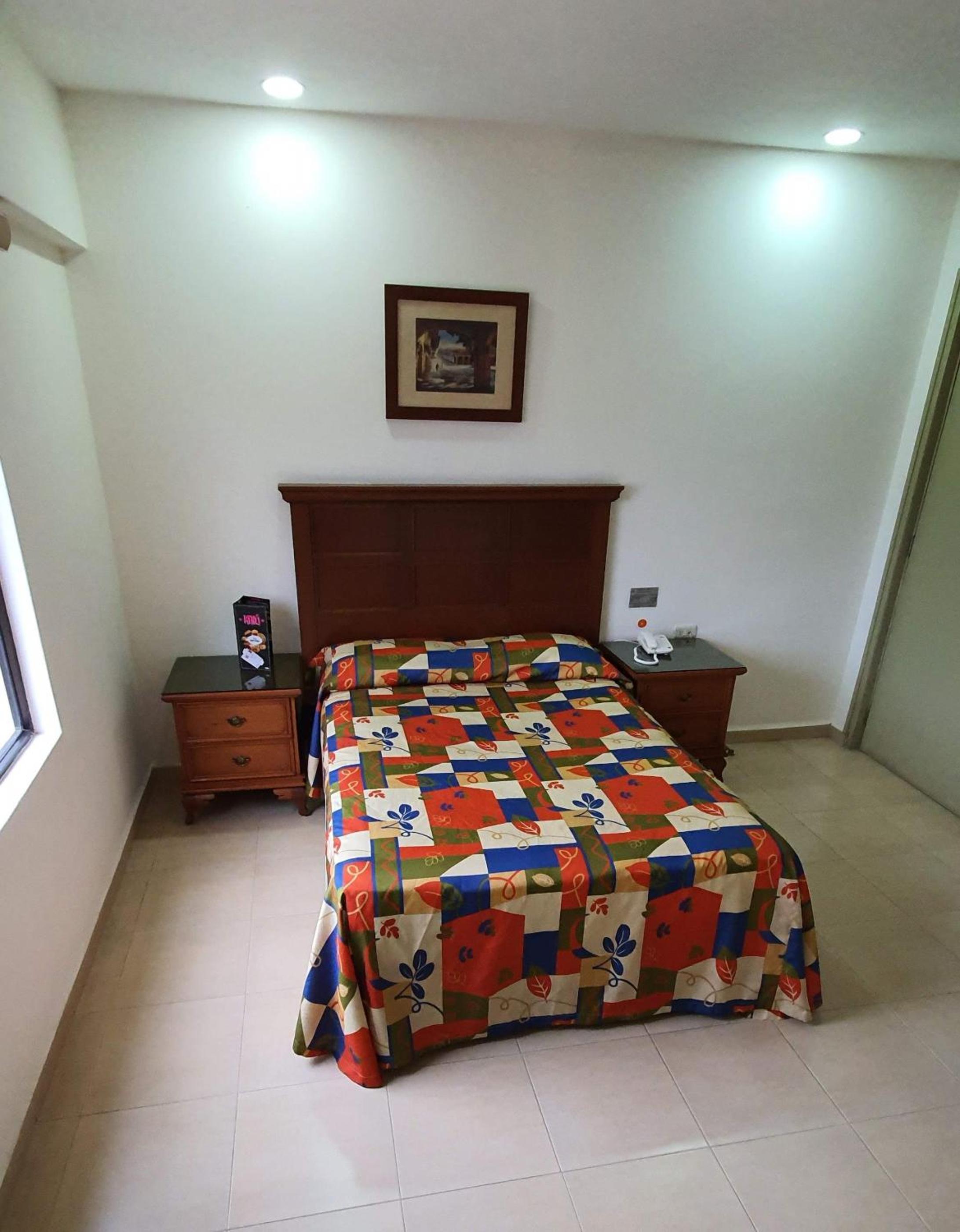 Standard Queen Room