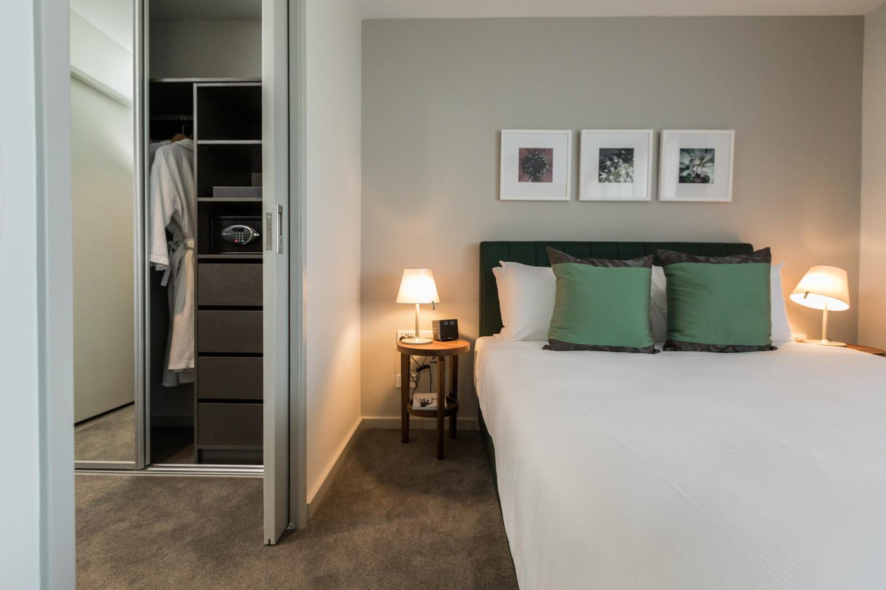 Deluxe One-Bedroom Suite - Bournemouth