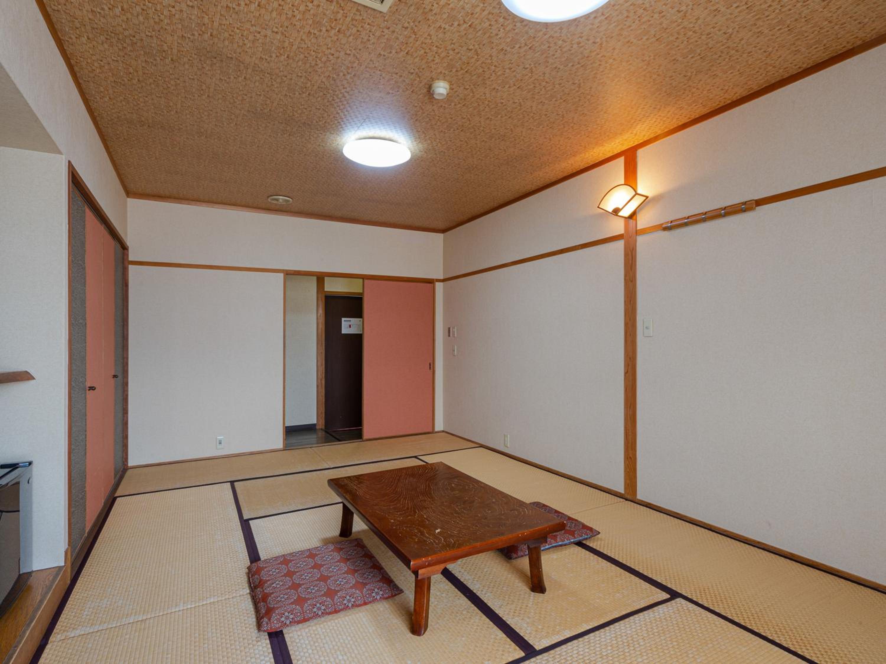 Quadruple Room with Shared Bathroom photo 2