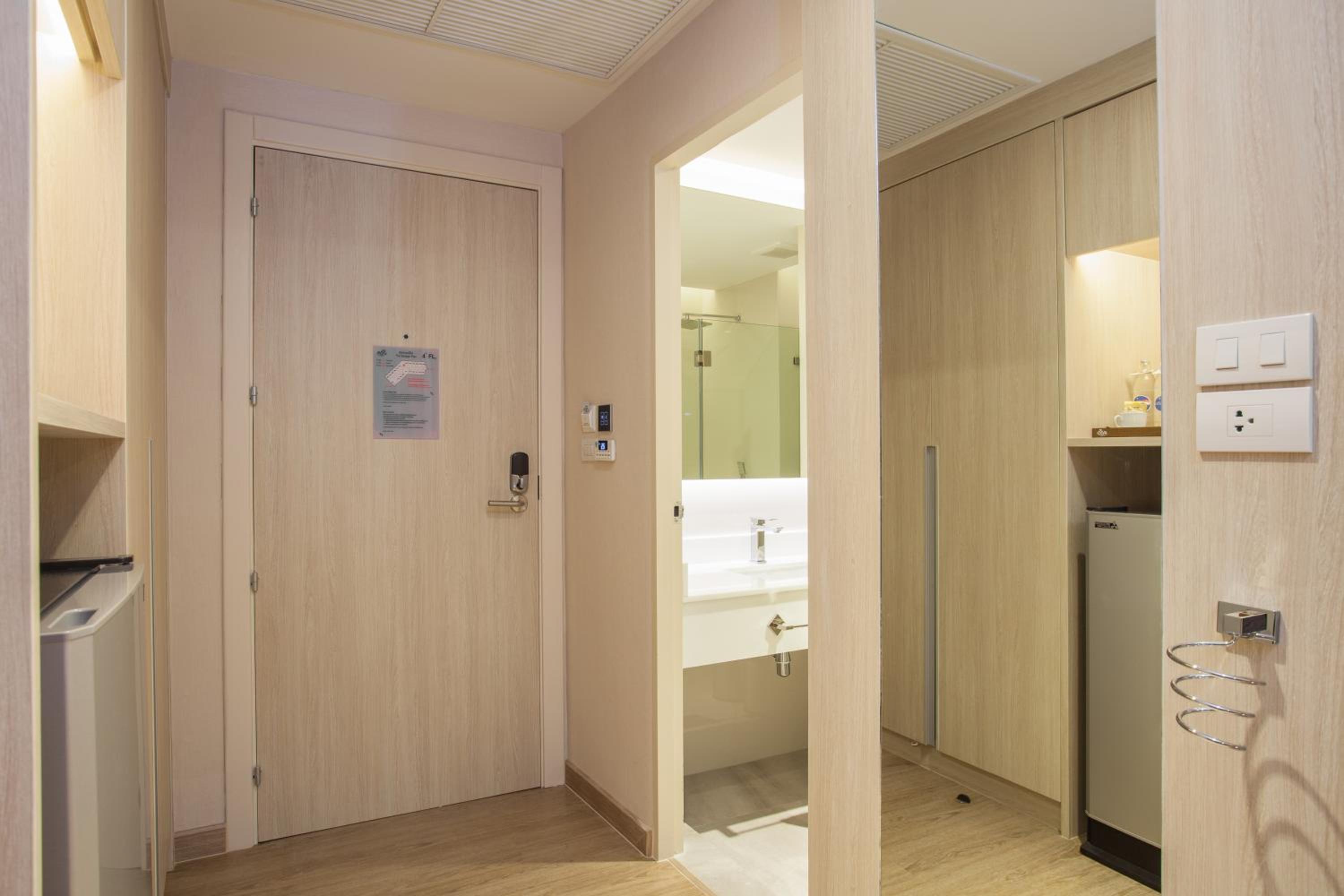 Deluxe King Room photo 3