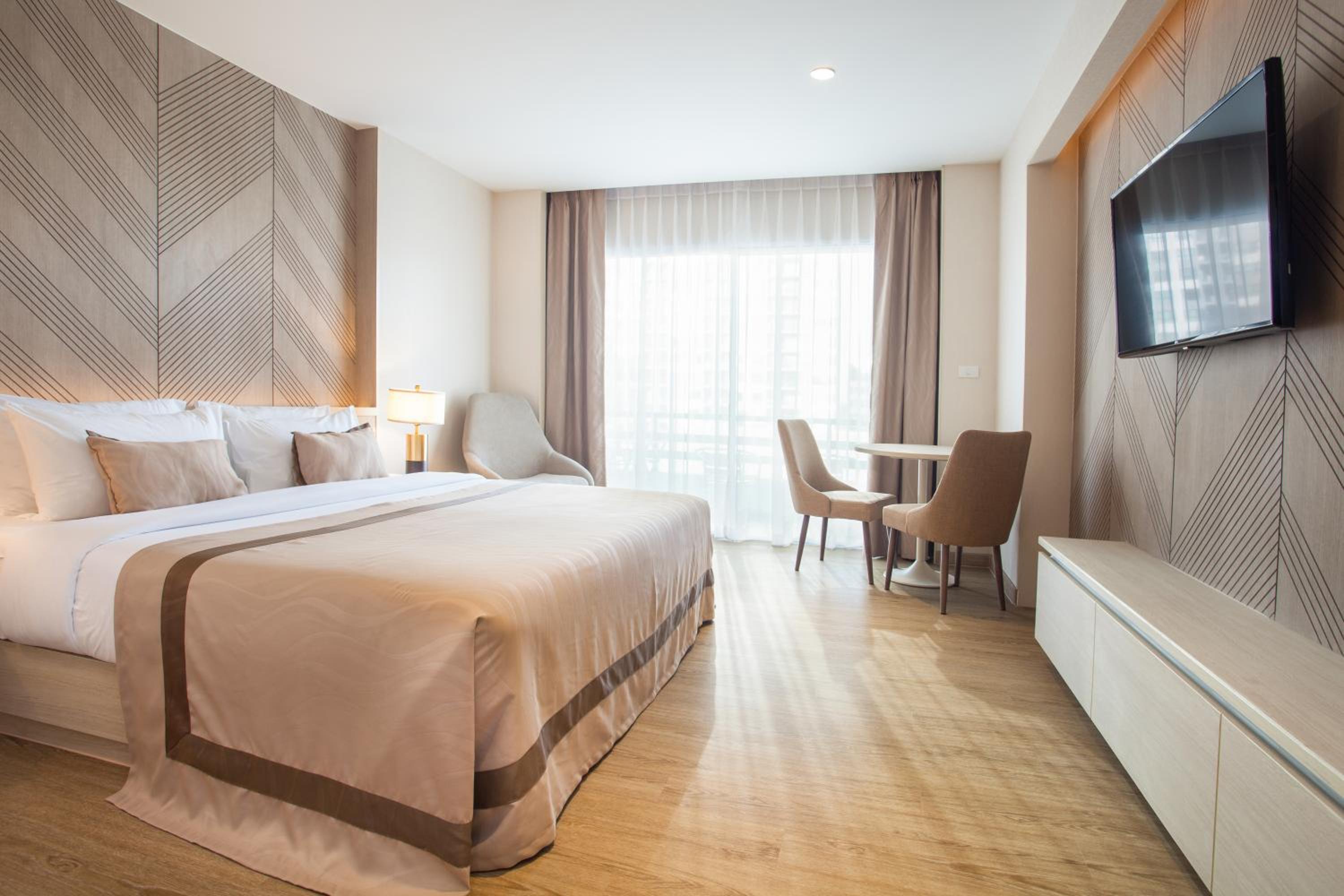 Deluxe King Room photo 1