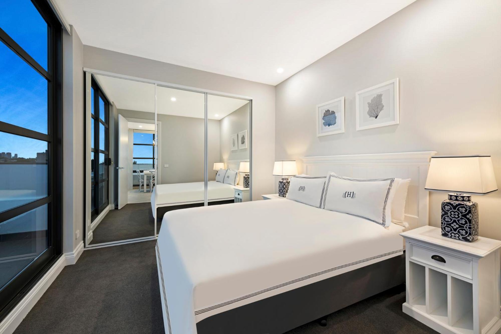 One-Bedroom Premier - Photo 3