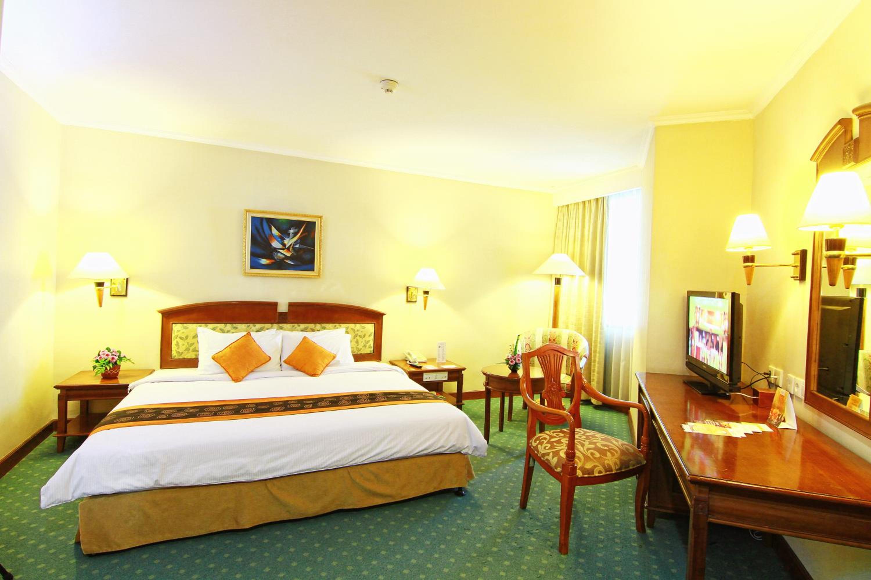 Executive Suite - Photo 1