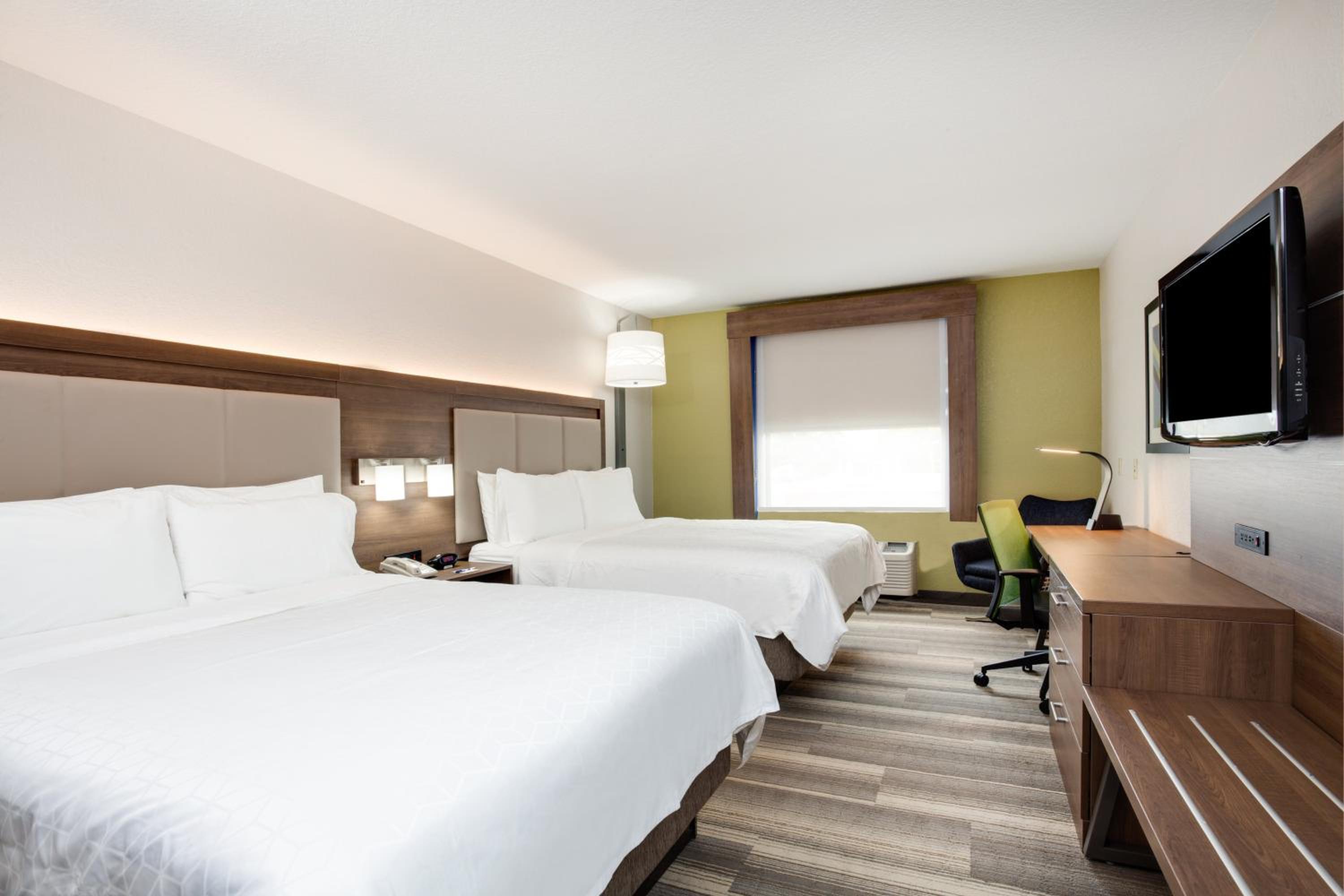 Standard Room with Two Queen Beds - Photo 1