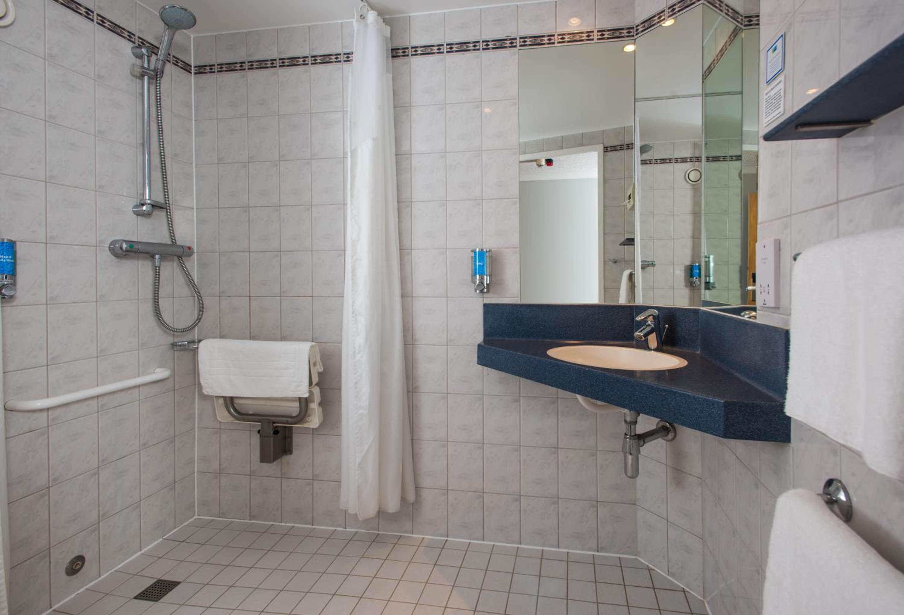 Double Room with Free Hot Breakfast - Accessible - Photo 4