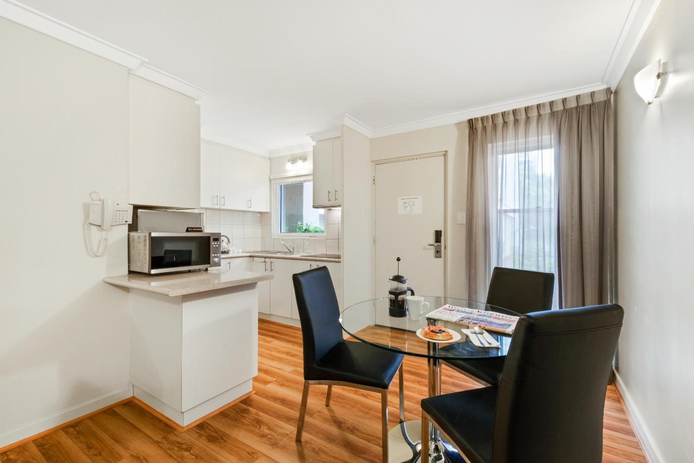 Classic One-Bedroom Triple Bed Suite thumbnail 5