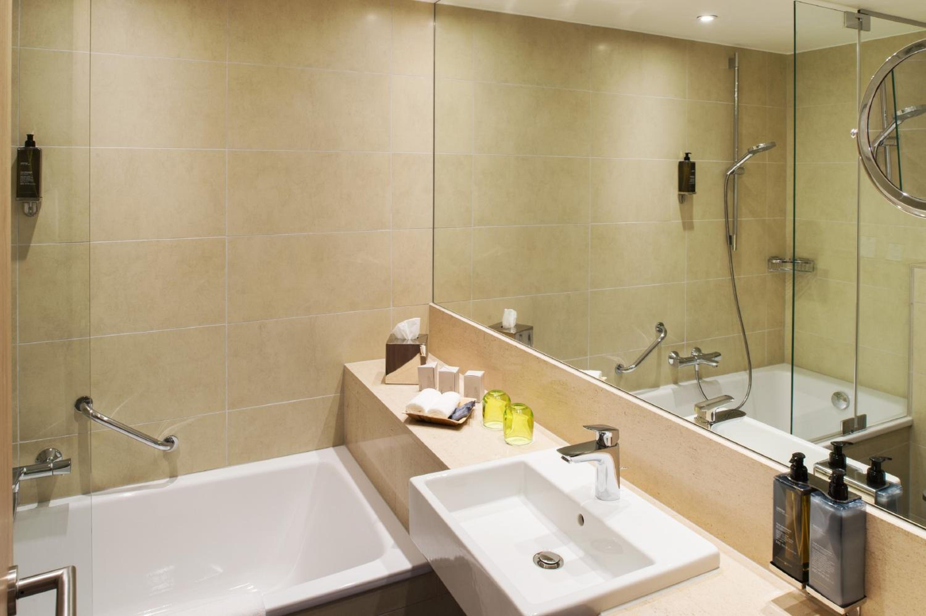 Premium King Room photo 3
