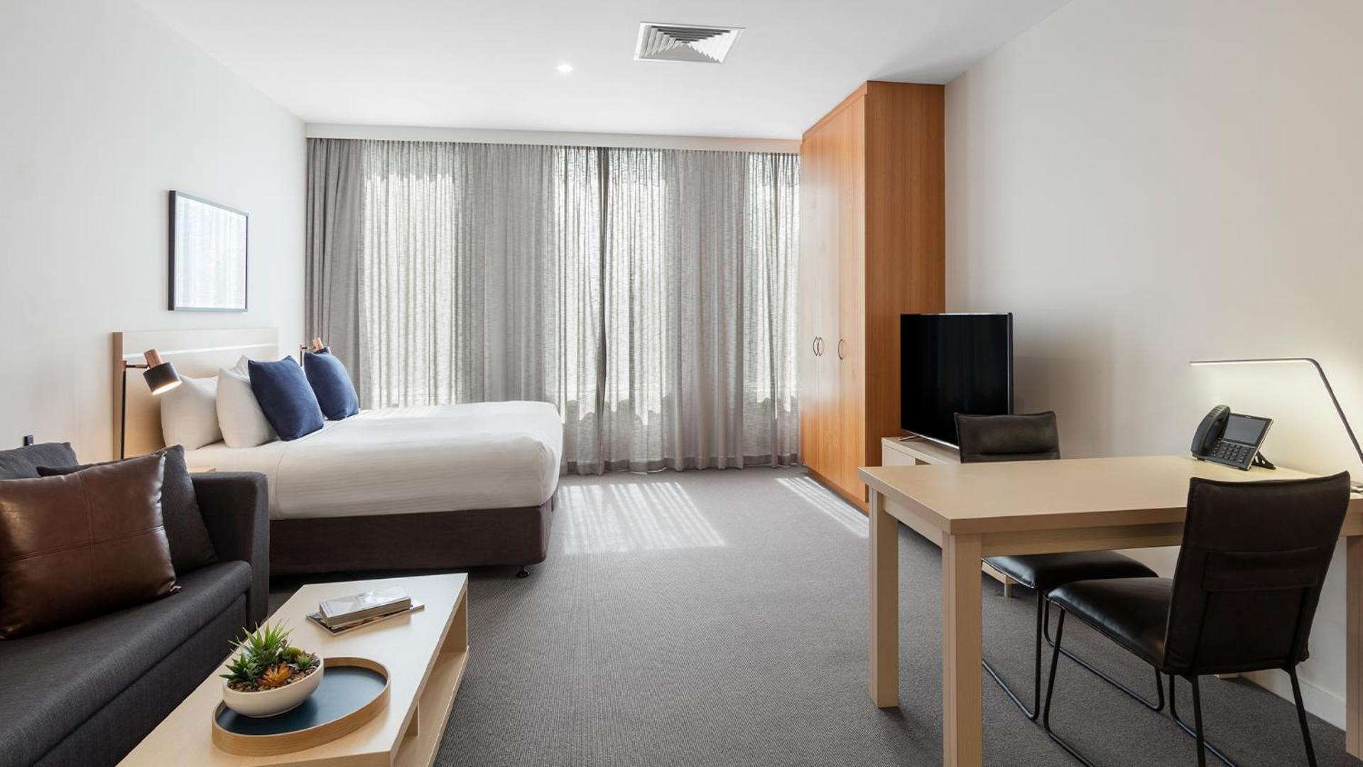 Studio Apartment - Photo 4