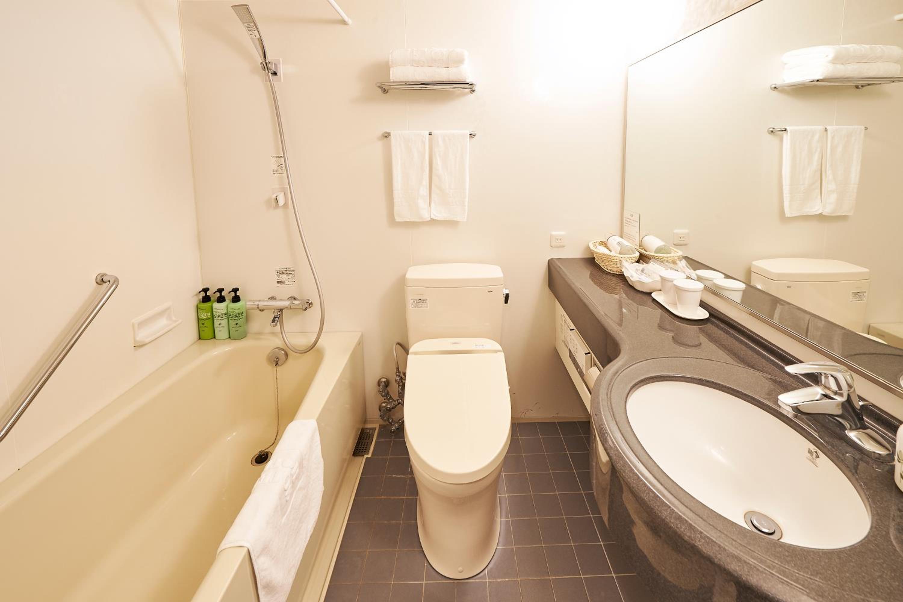 Twin Room - Non-Smoking - Photo 4