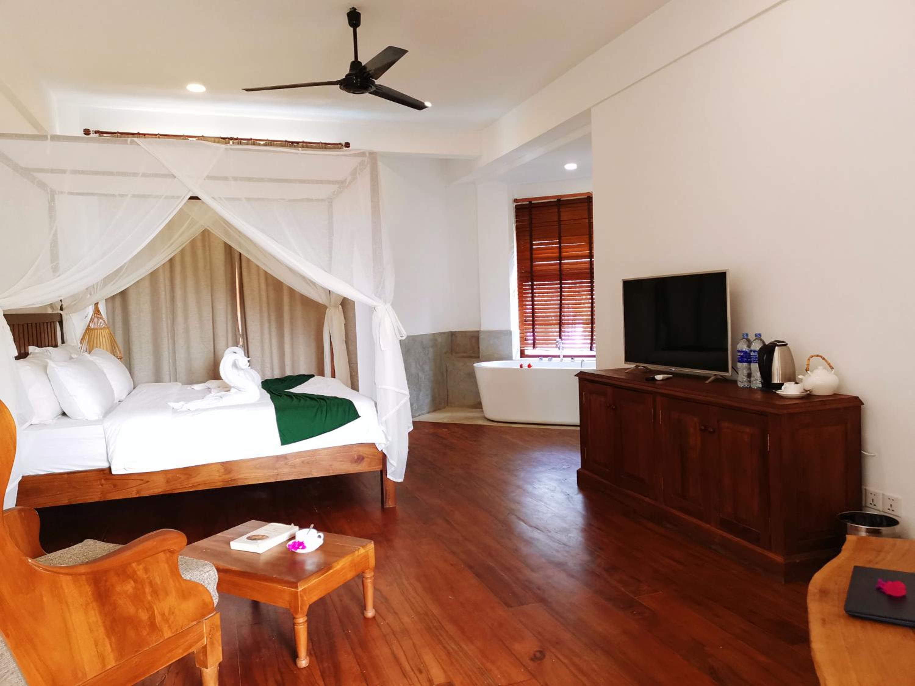 Deluxe Double Room with Bath (Early Check-in & Late Check-out on Availability Basis) photo 3