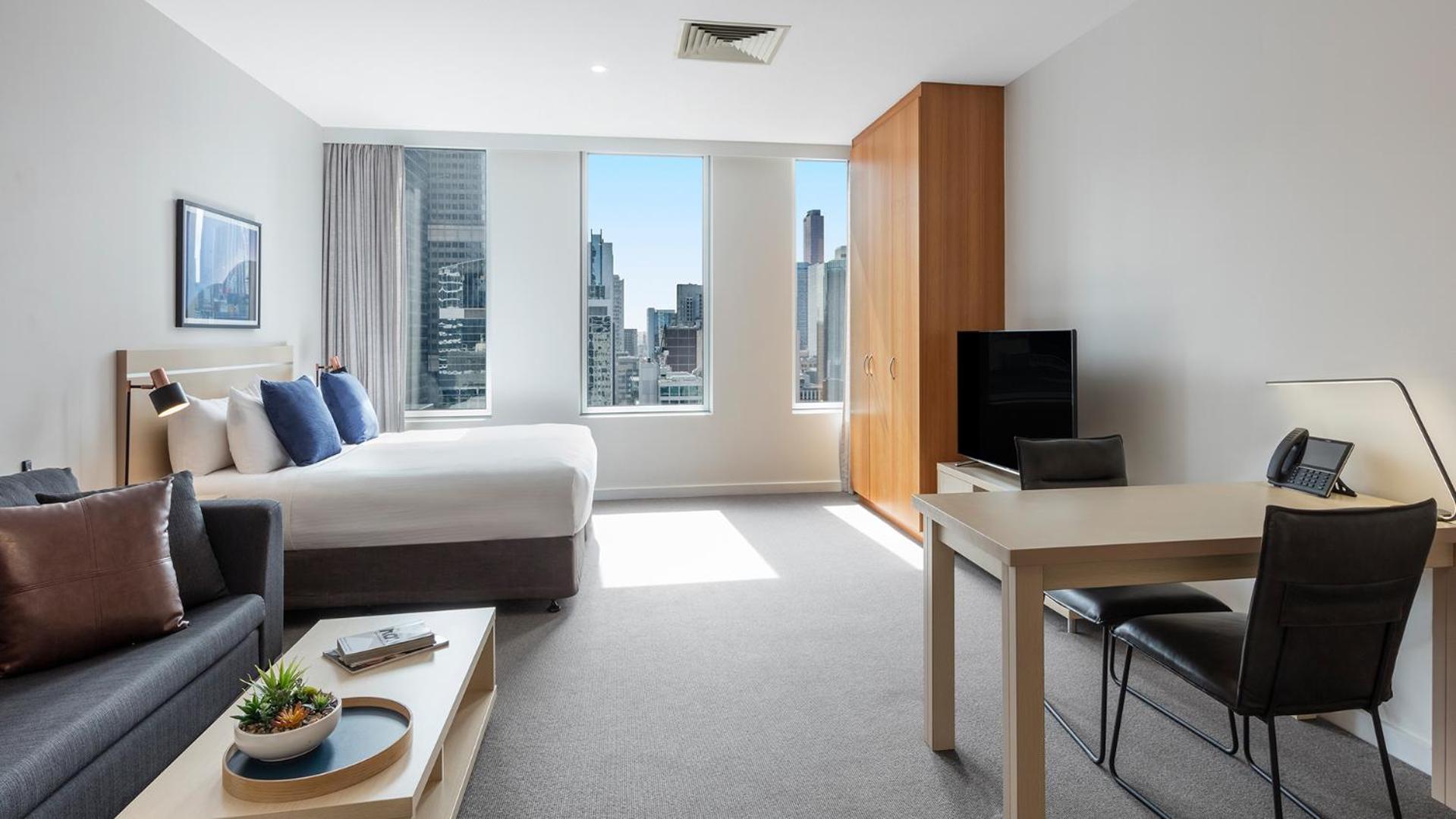 Studio Apartment with City View - No Housekeeping - Photo 2