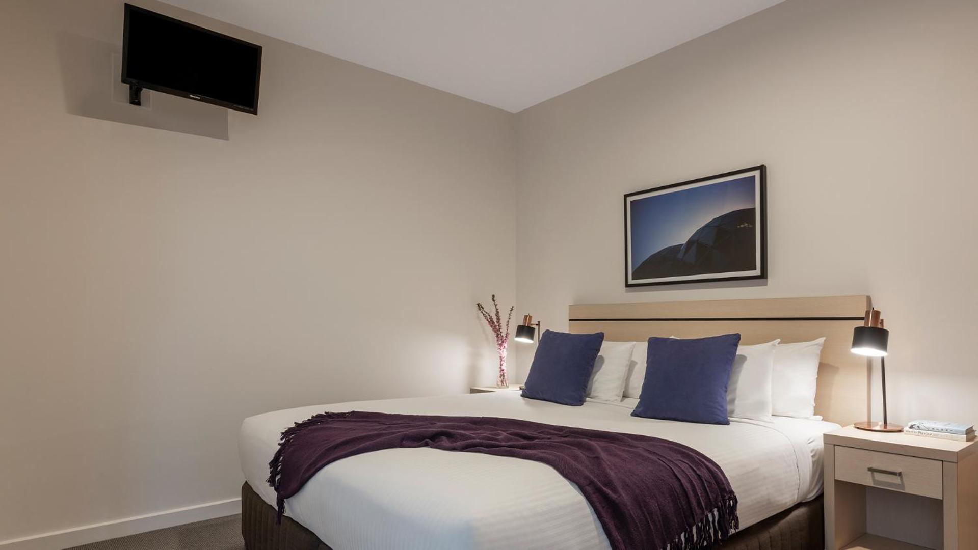 One-Bedroom Apartment - Photo 3