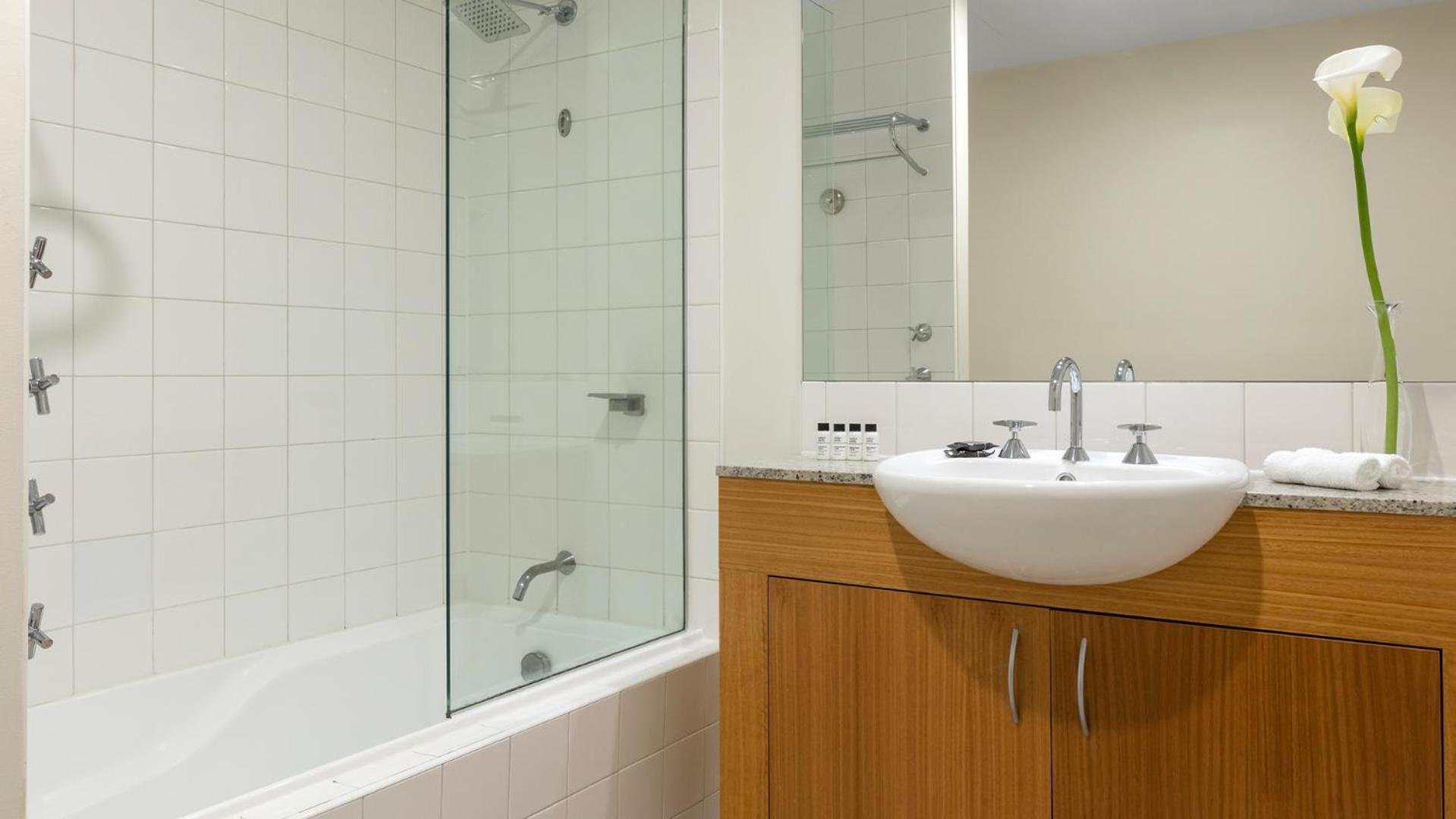 One-Bedroom Apartment - Photo 2