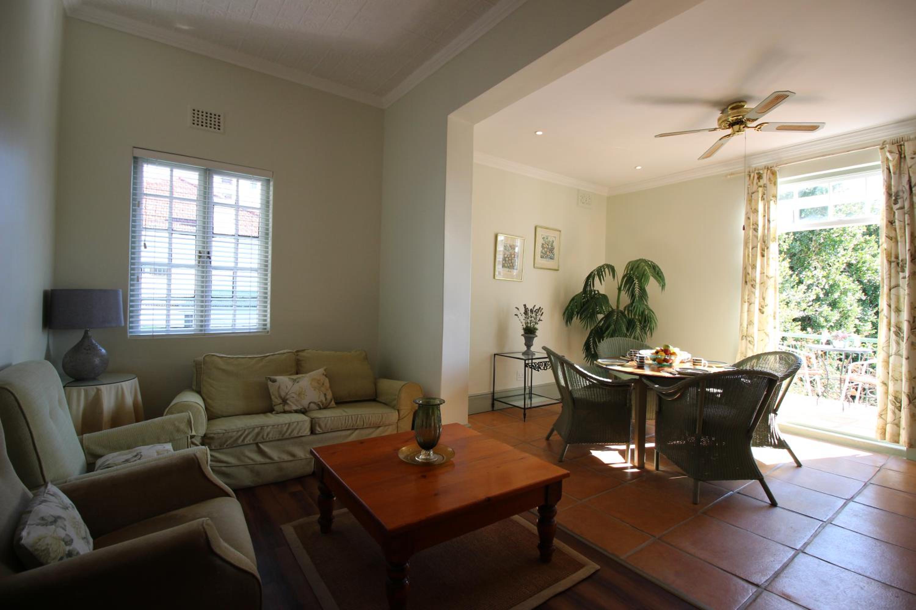 Suite - Photo 1