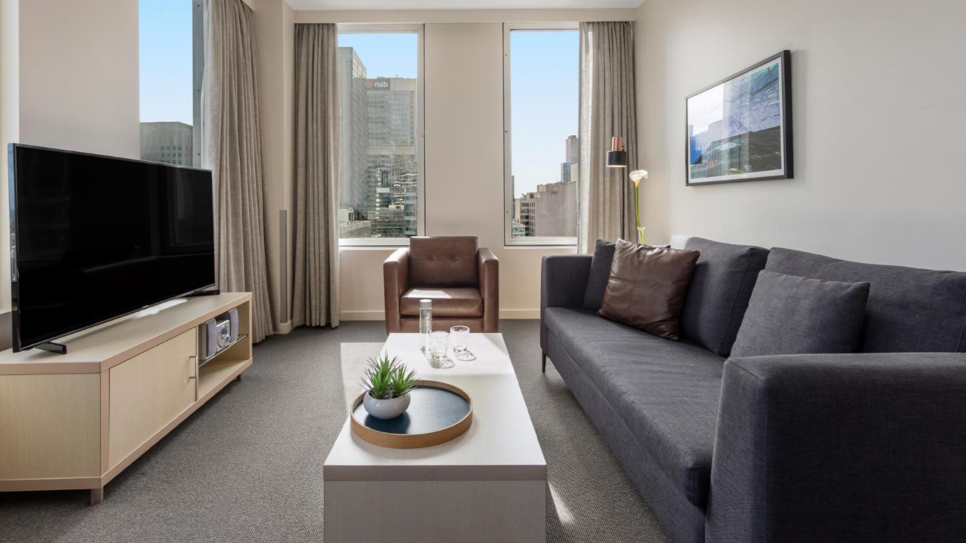 Two-Bedroom Apartment with City View - Photo 6
