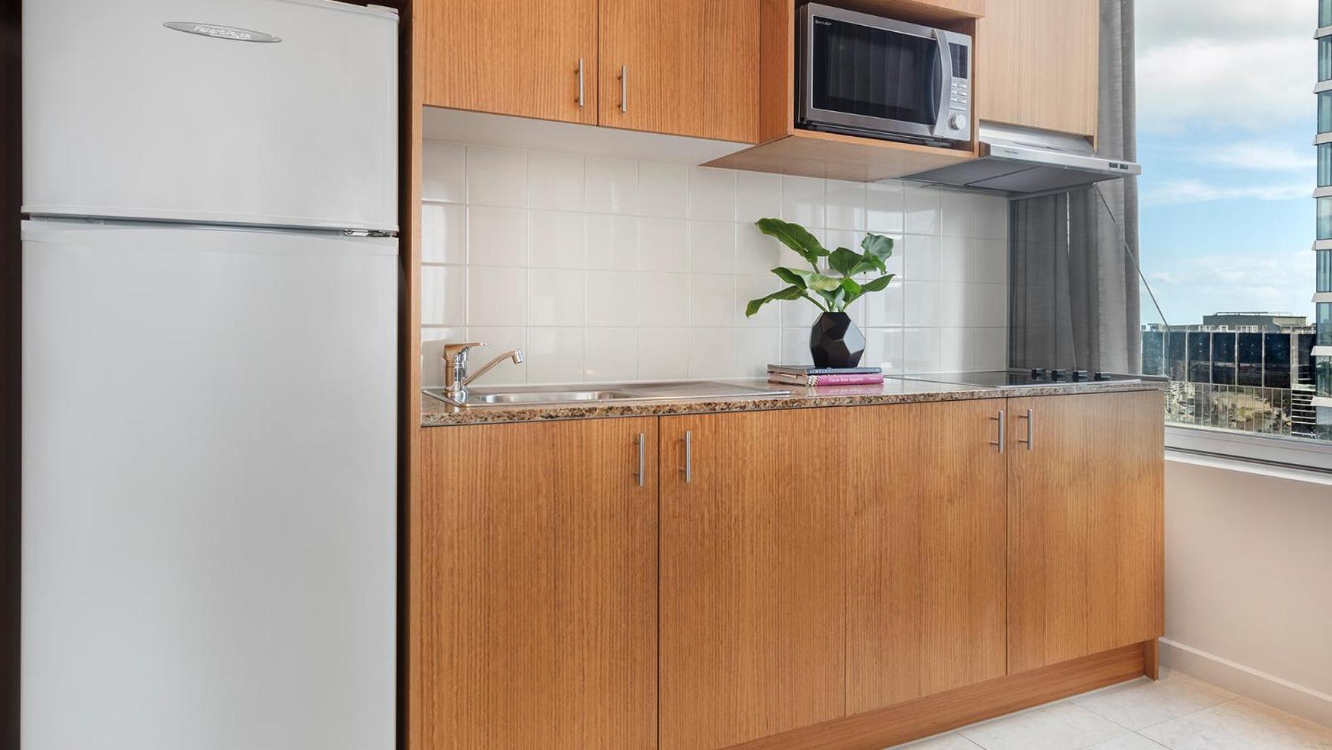 Two-Bedroom Apartment with City View - Photo 5