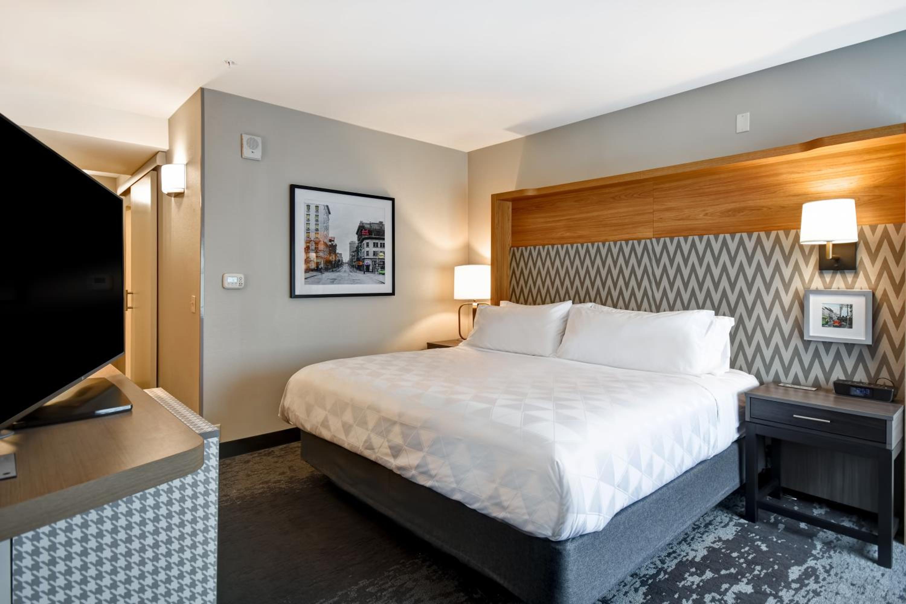 Standard King Room photo 2