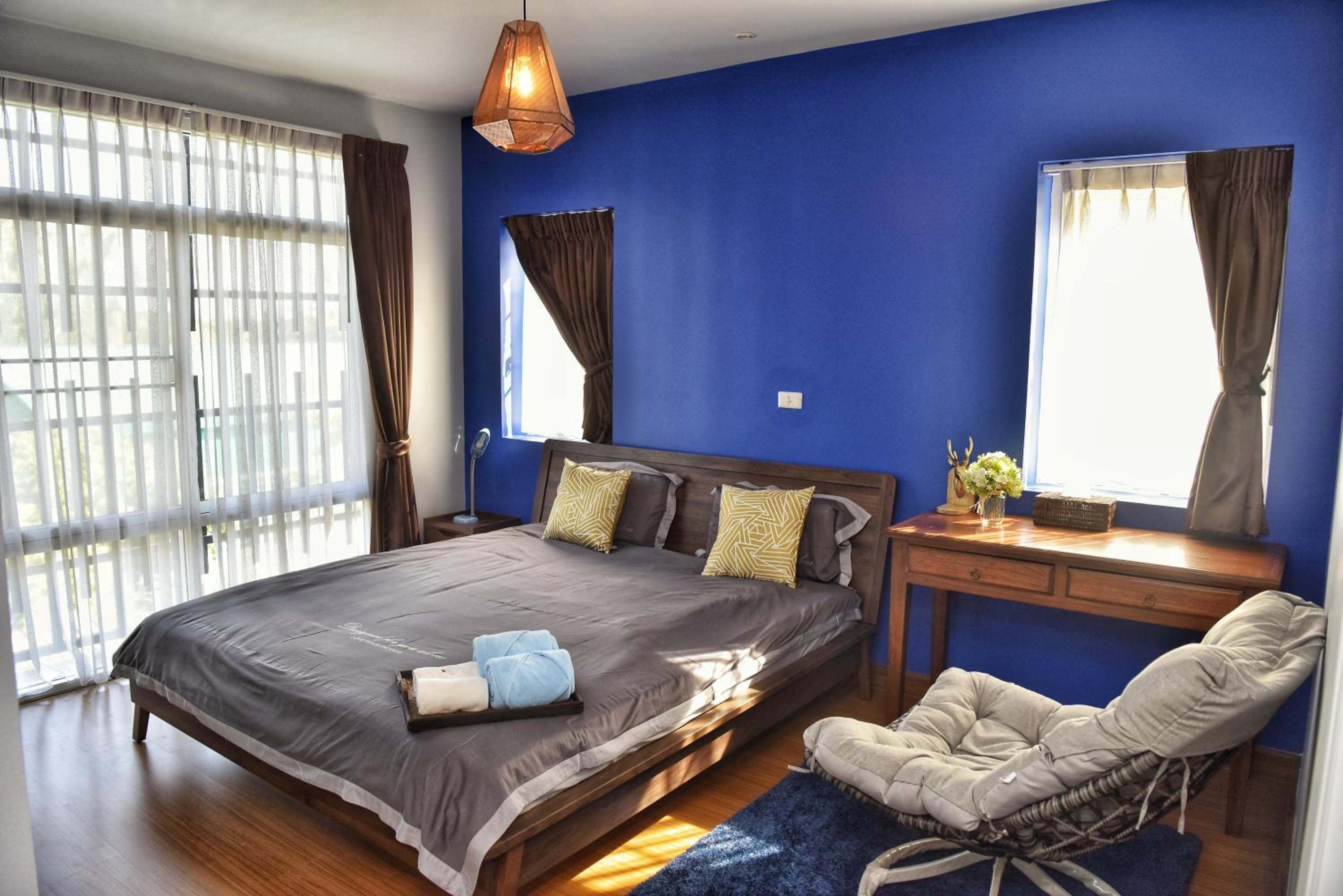Standard Queen Room