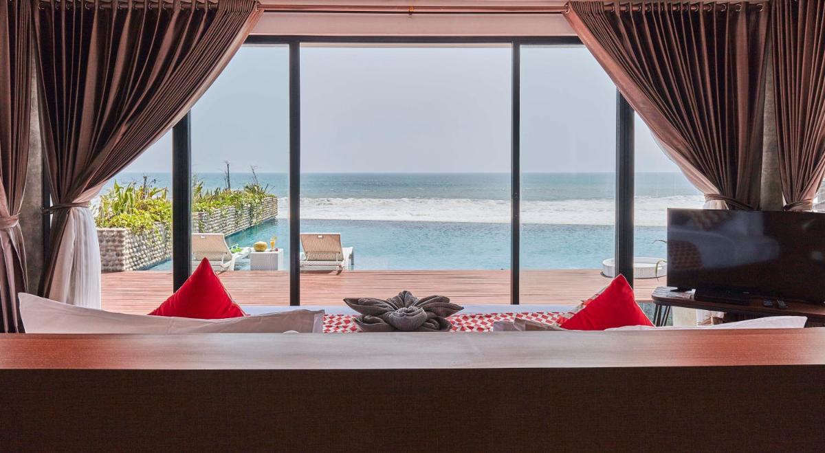 Three-Bedroom Villa photo 2