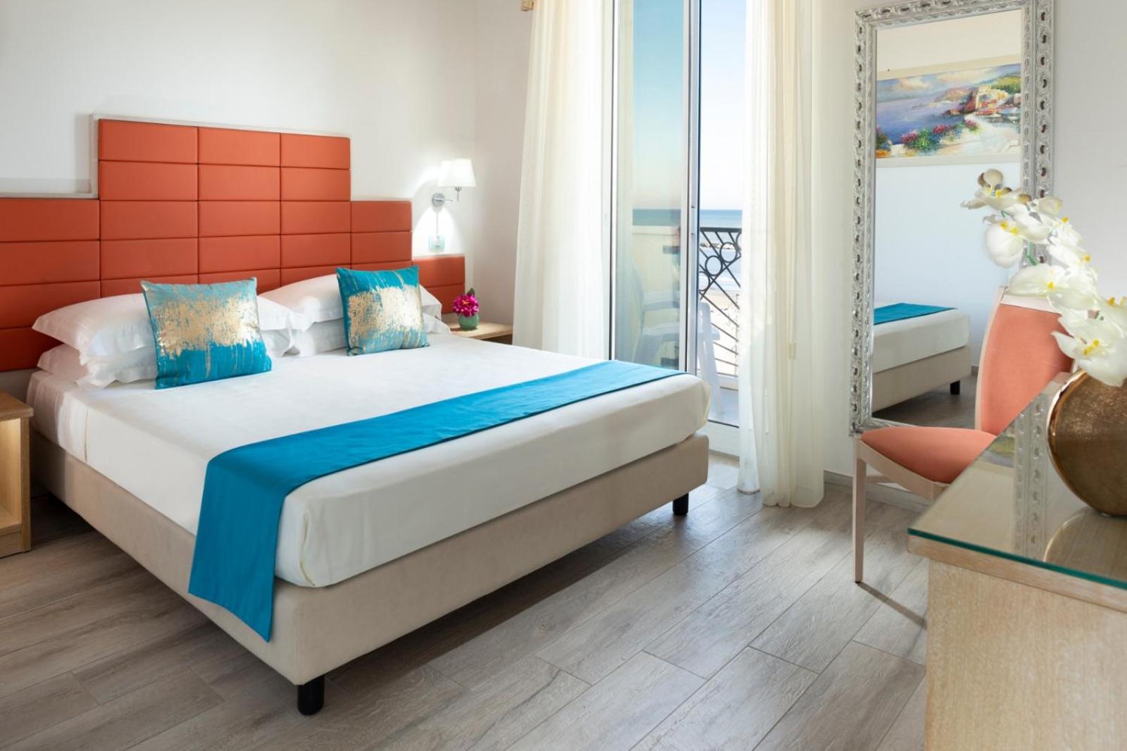 Double Room with Balcony and Sea View
