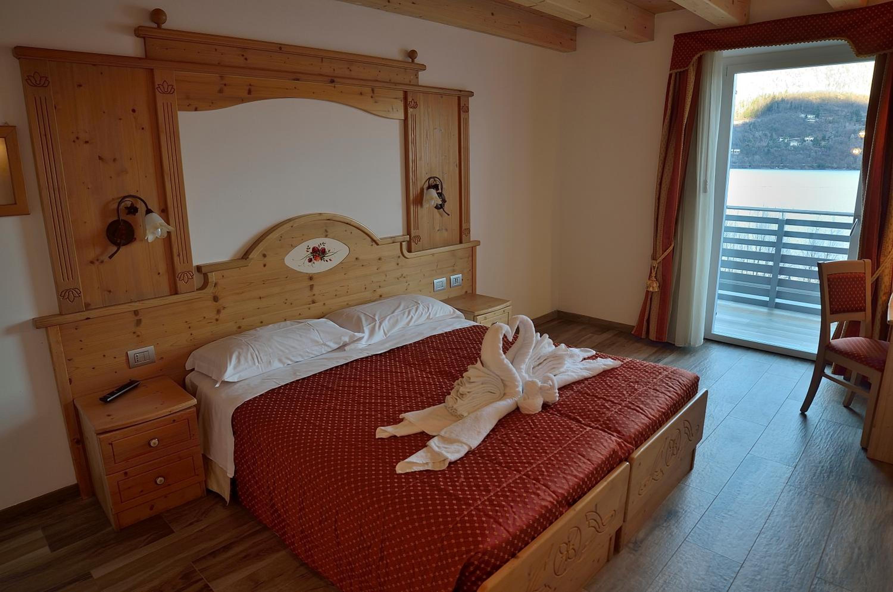 King Room with Lake View photo 3