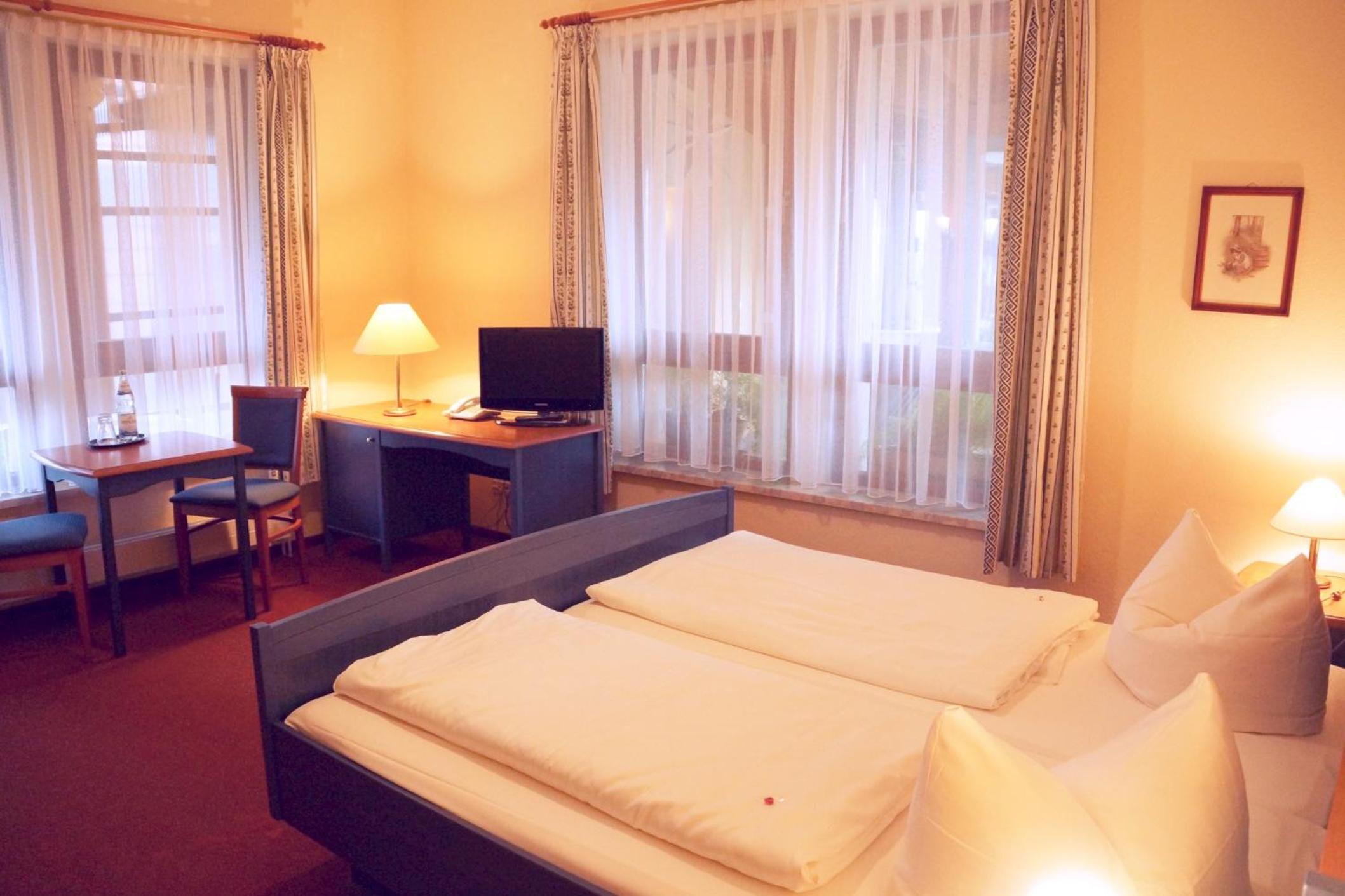 Budget Double Room - Photo 4