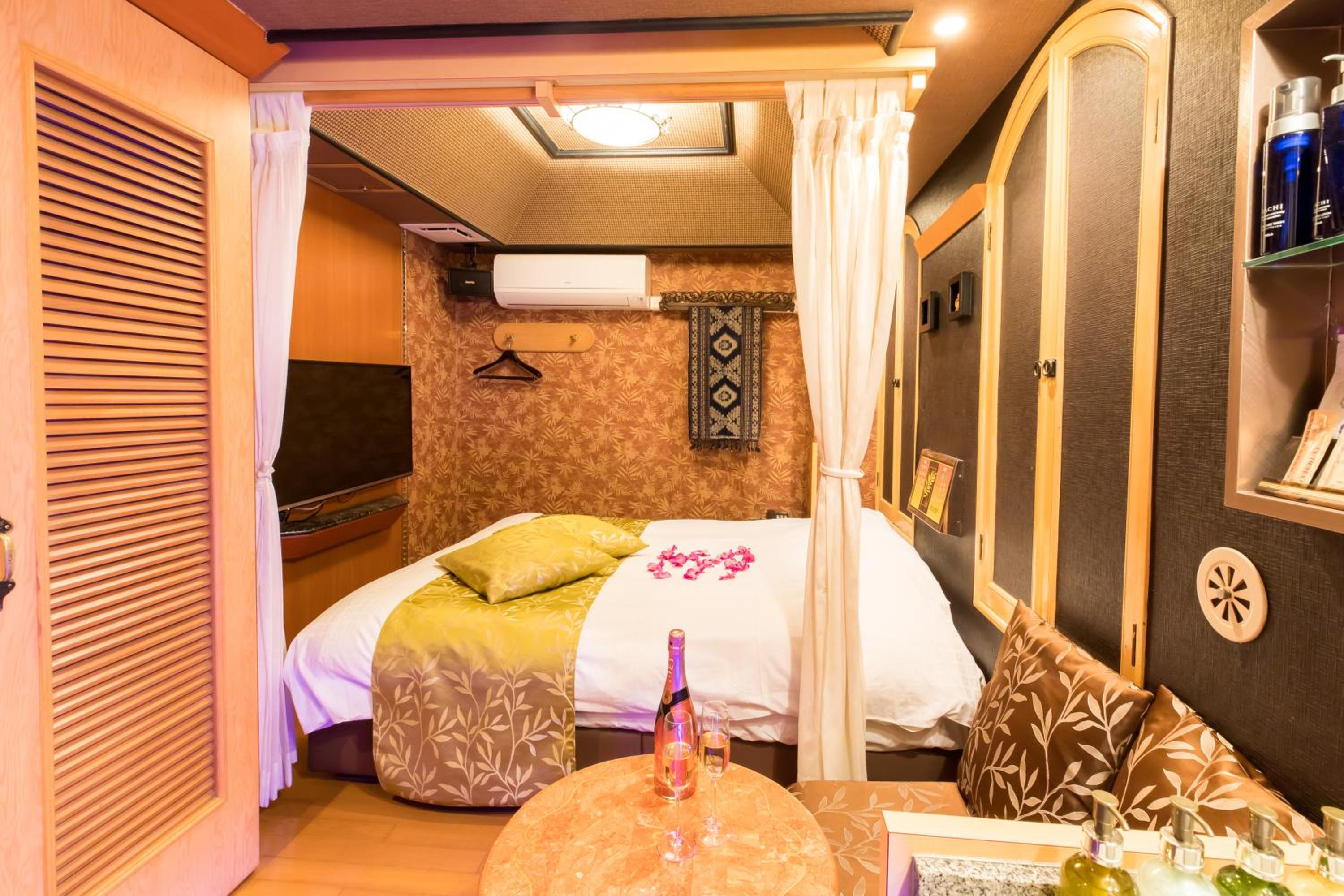 Queen Room photo 1
