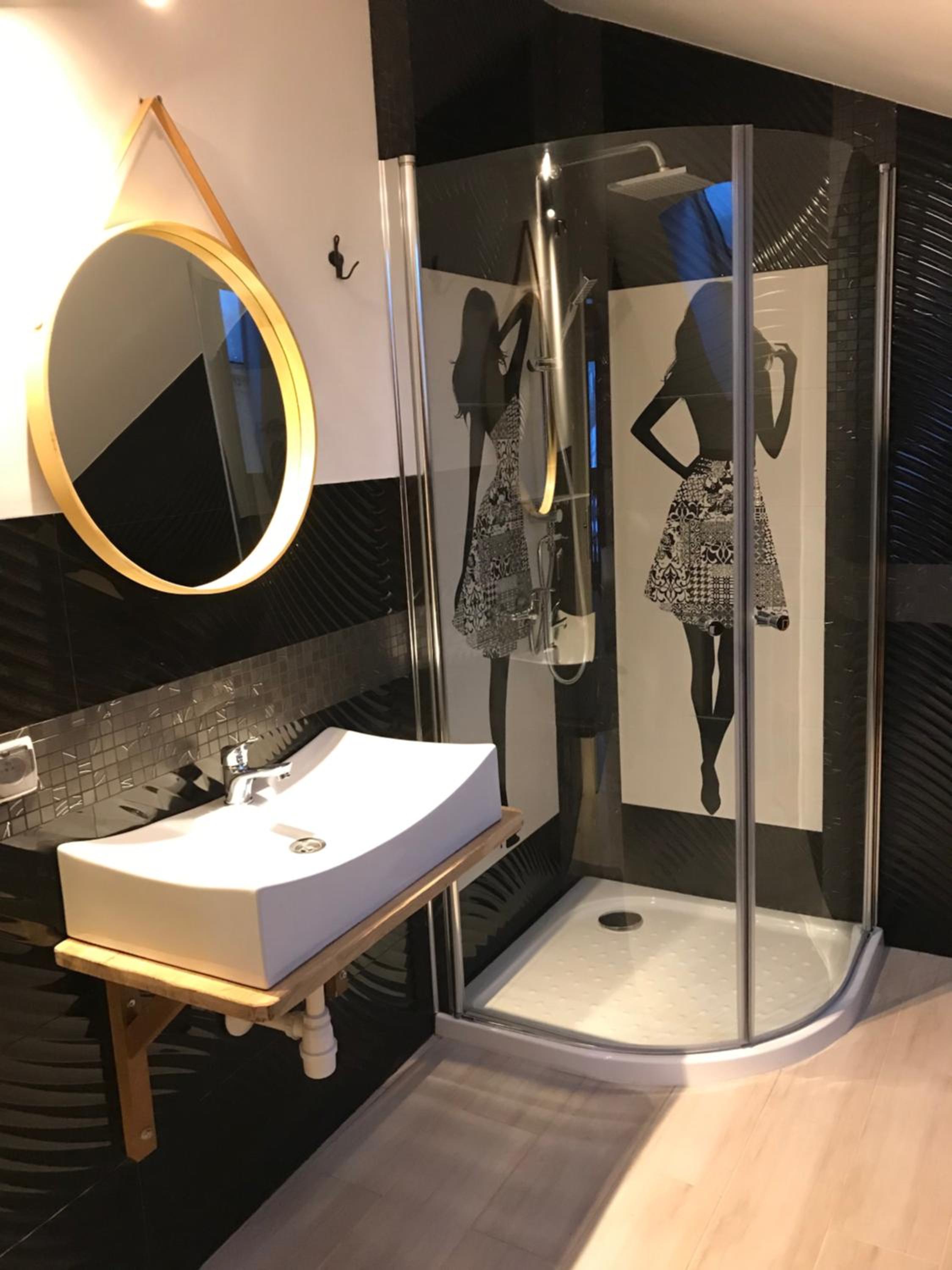 Double or Twin Room with Balcony - Photo 2