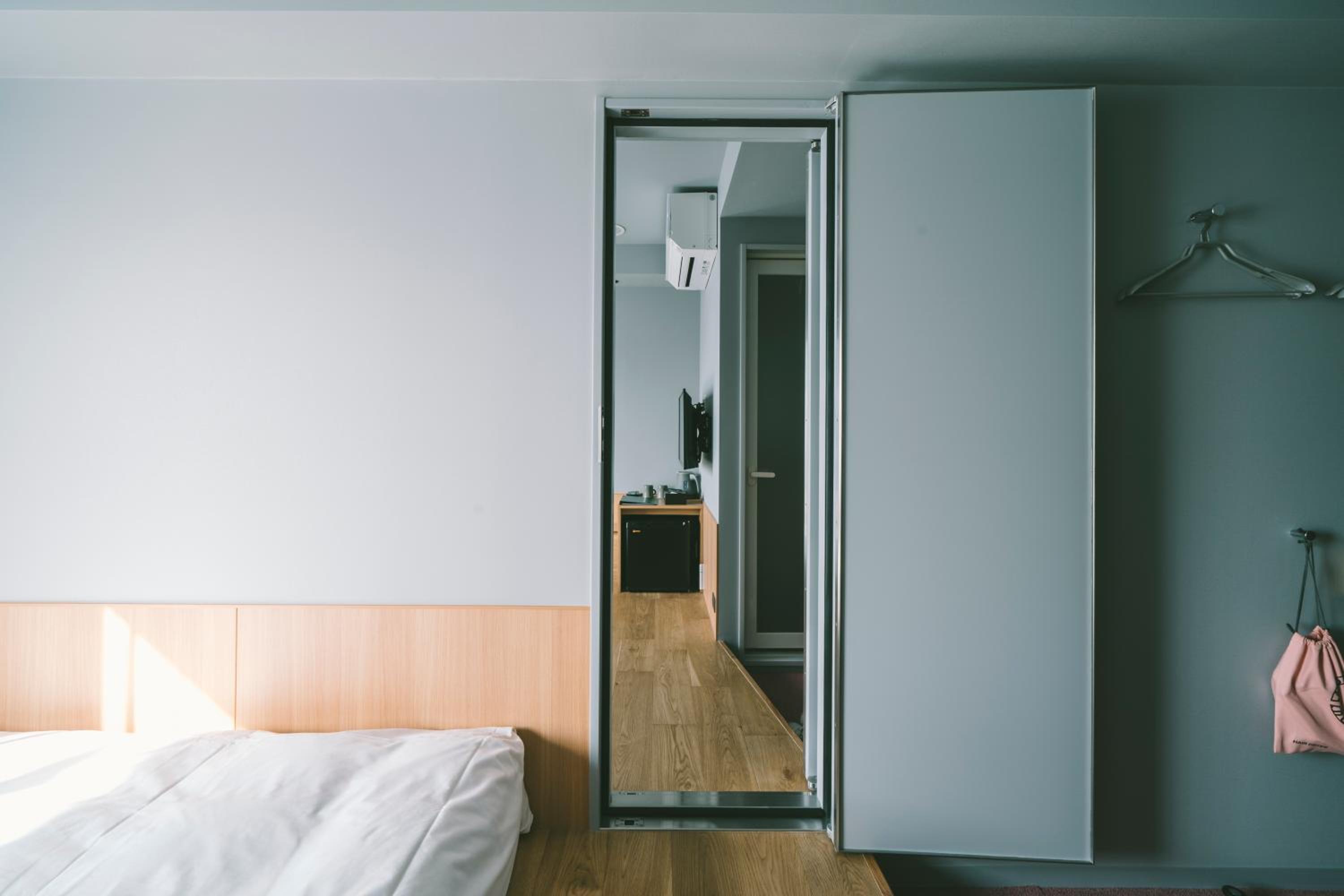 Connecting Room (Double + Twin) photo 2