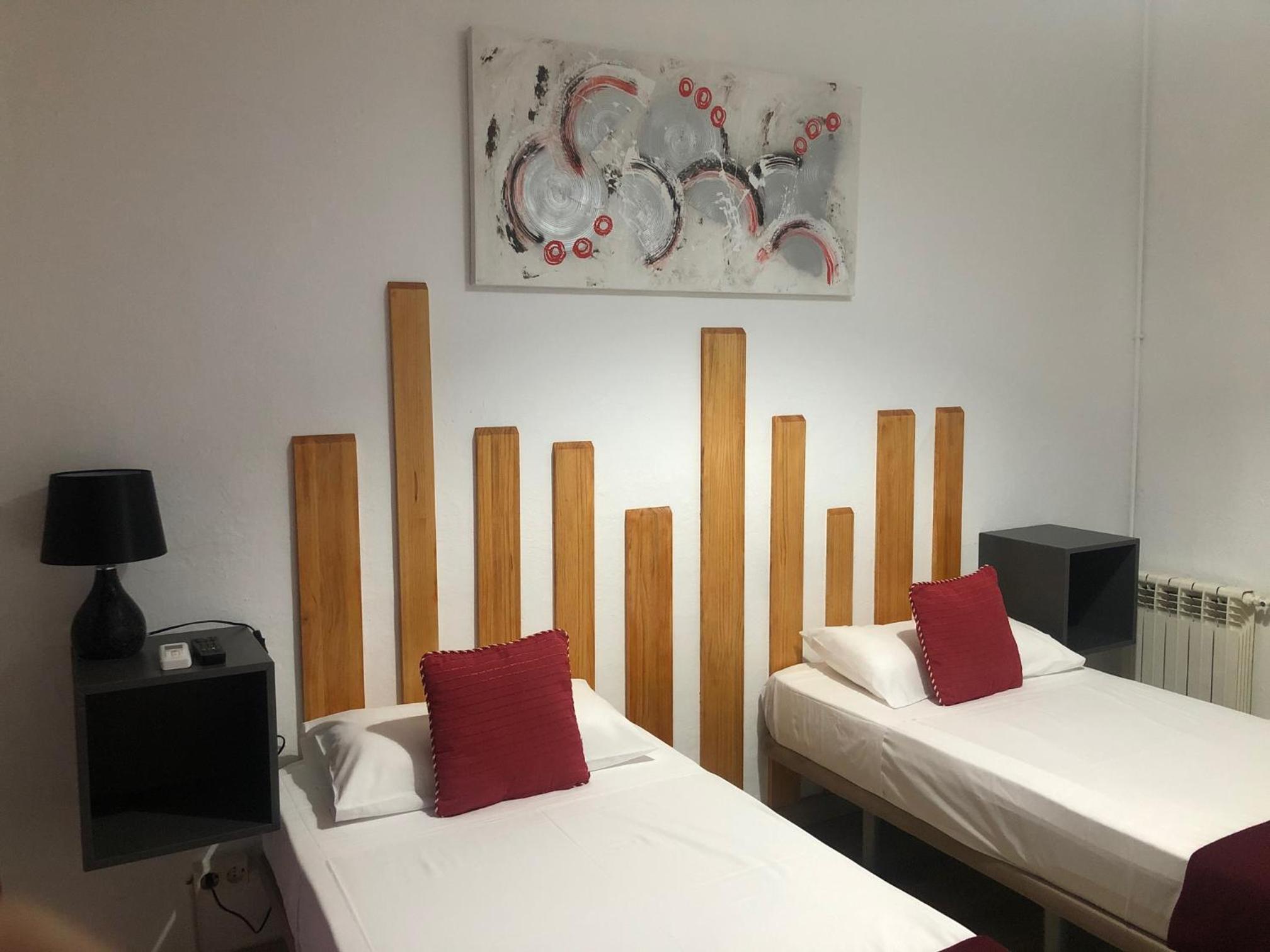 Habitación Doble o Twin Estándar con Balcón y Baño Exterior Compartido
